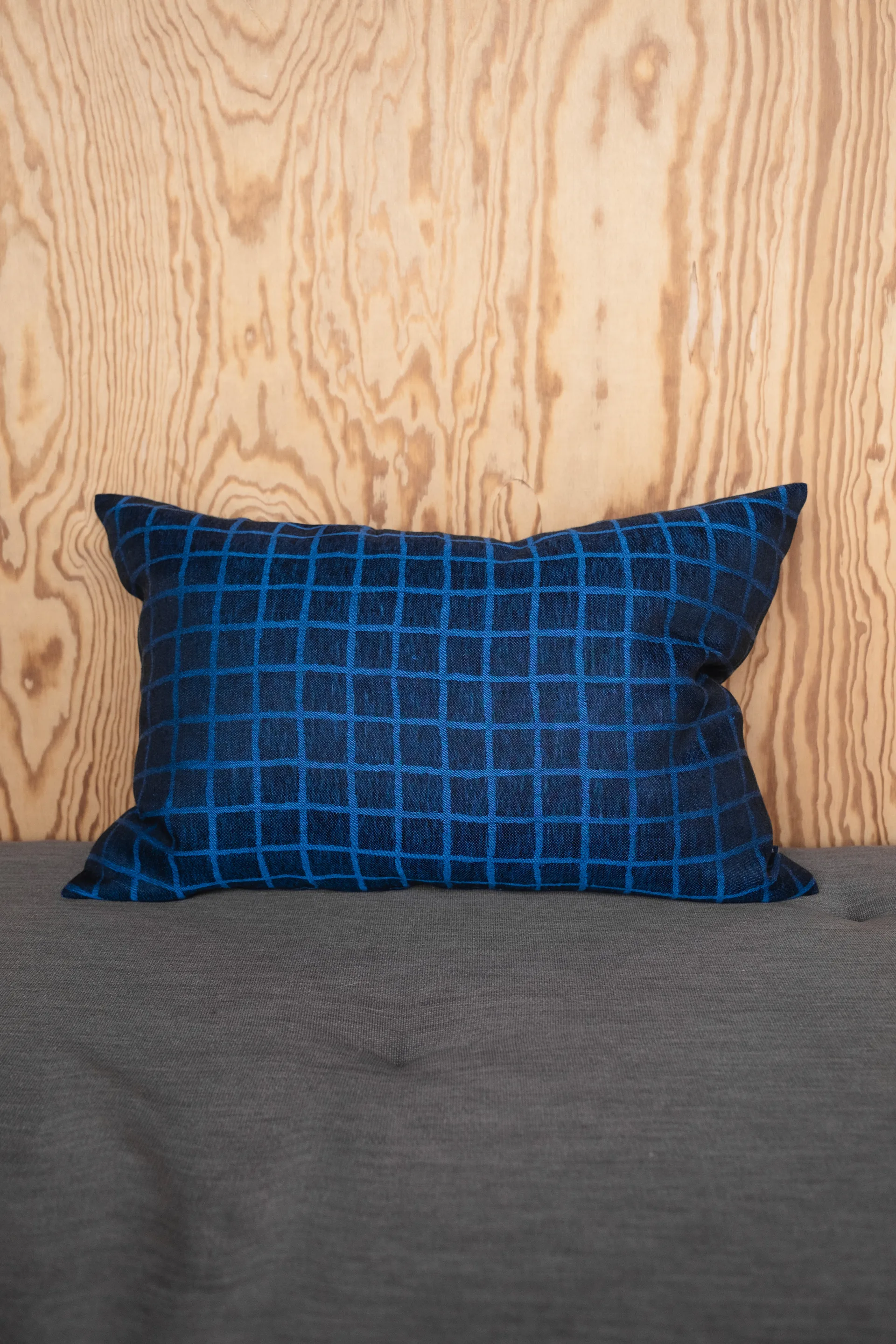 Housse de coussin Rutig 48x68 cm, Blue-black Fine Little Day