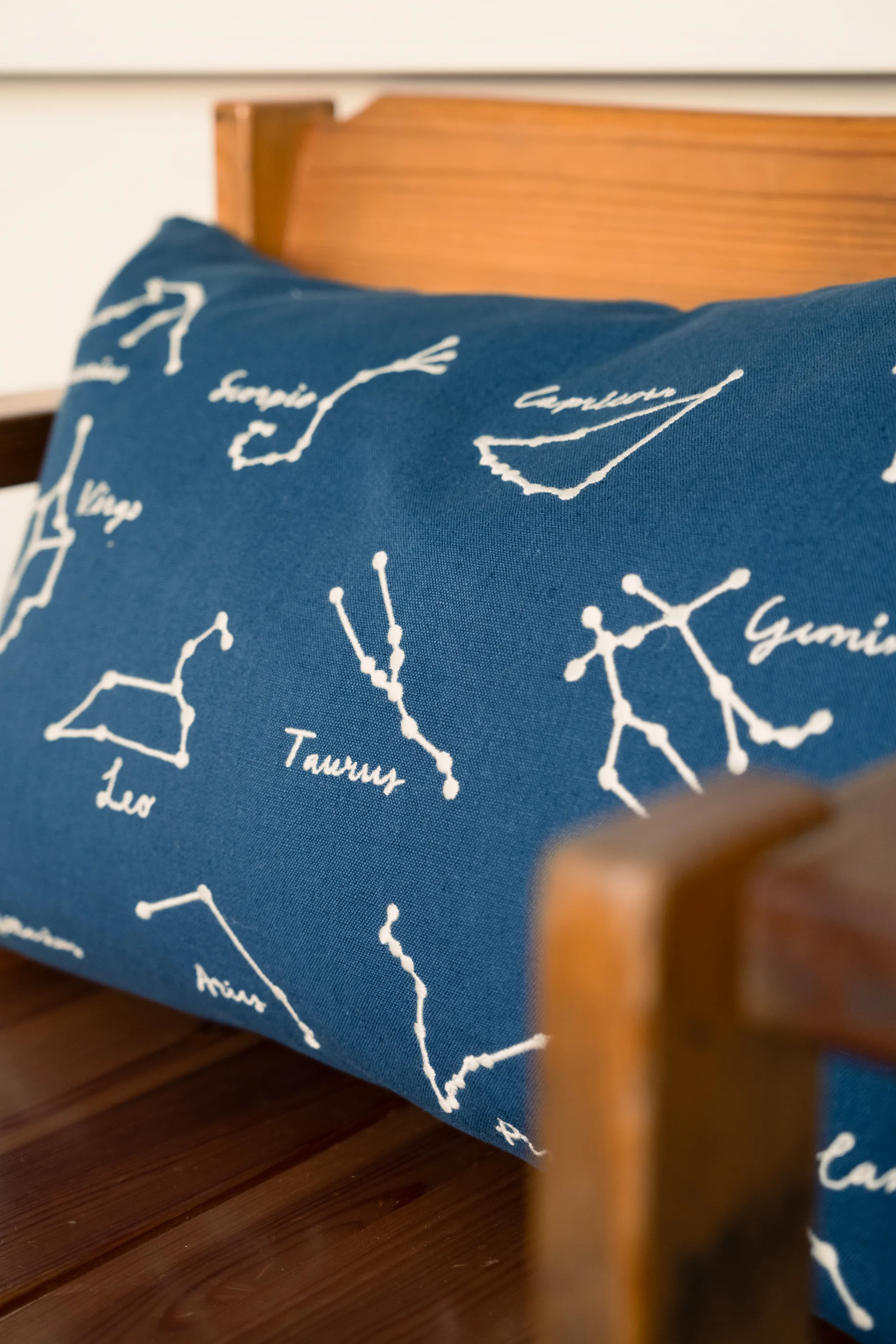 Housse de coussin Stjärntecken 38x58 cm, Blue-White Fine Little Day