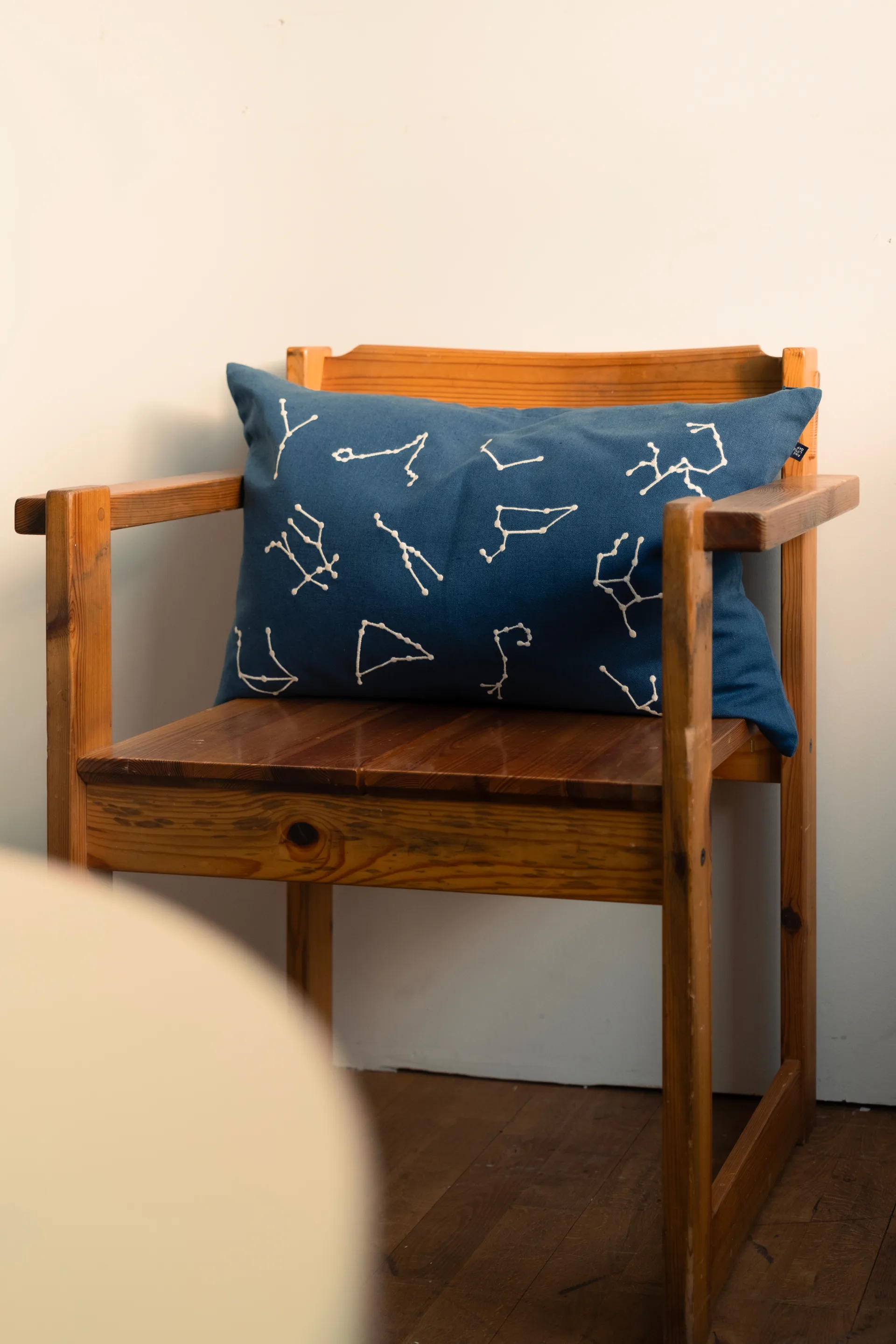 Housse de coussin Stjärntecken 38x58 cm, Blue-White Fine Little Day