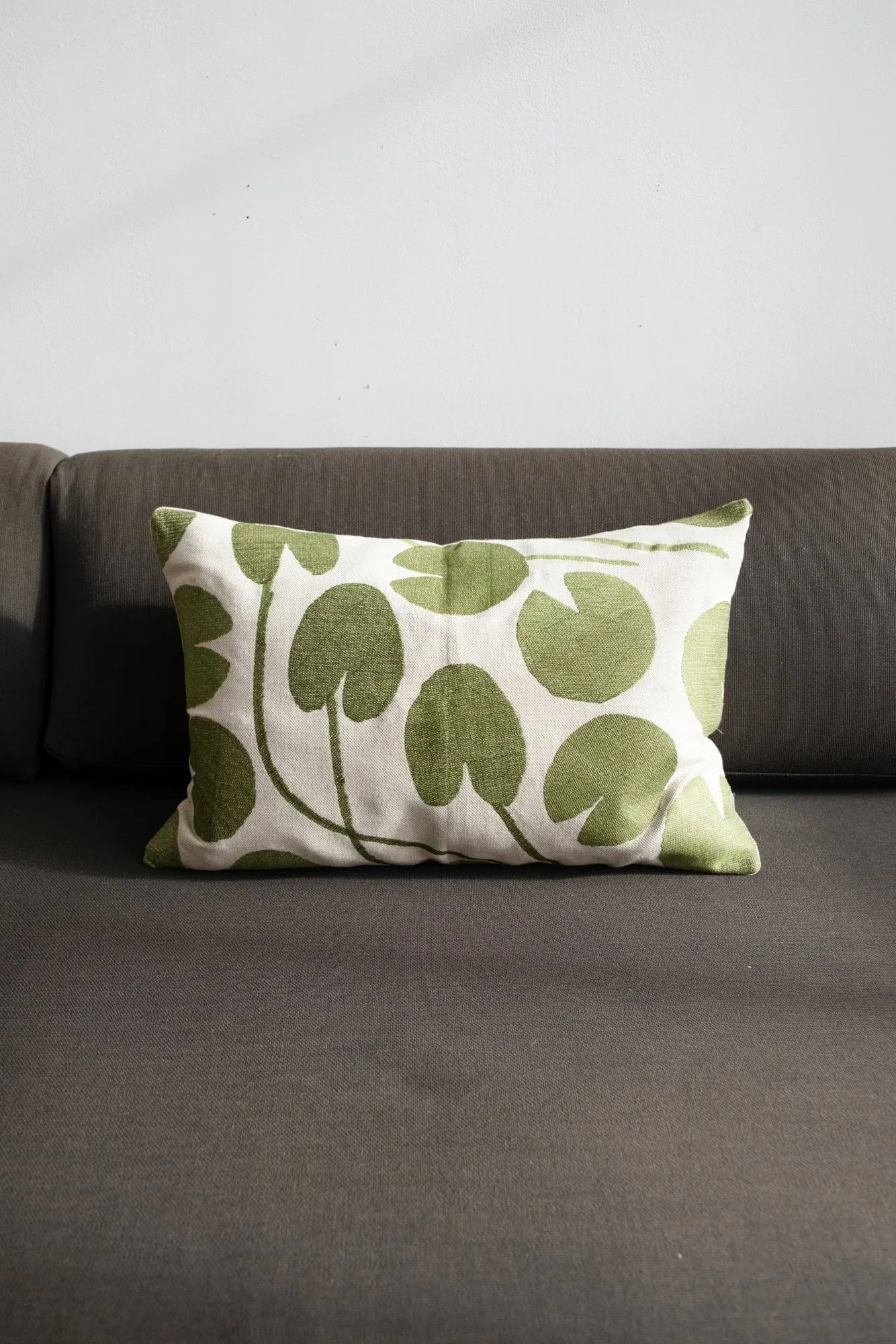 Housse de coussin Water lilies, Naturel-vert, 38x58 cm Fine Little Day
