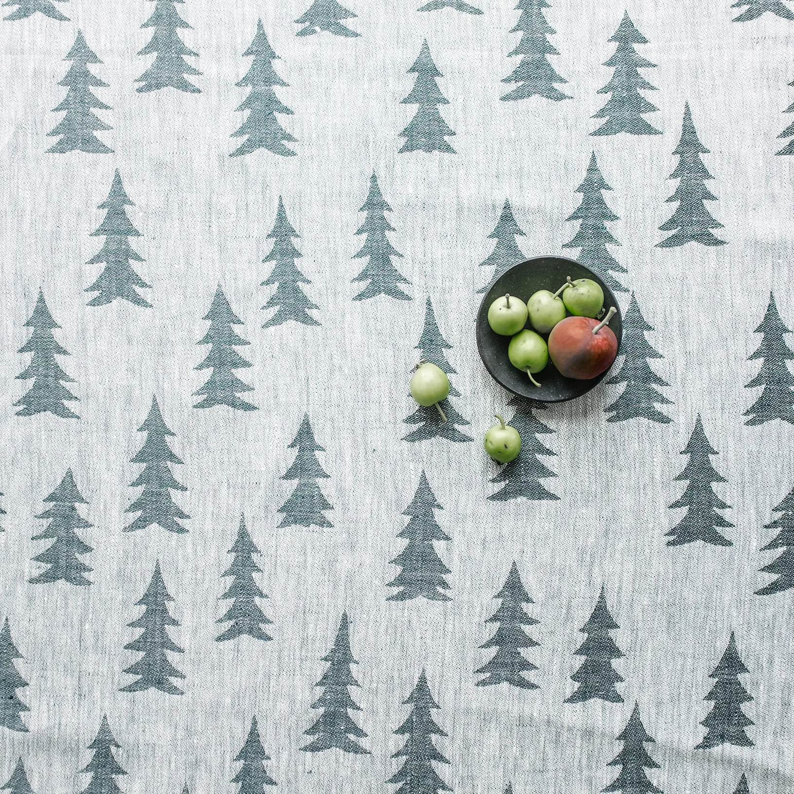 Nappe en jacquard Gran 147x250 cm, Vert-gris Fine Little Day