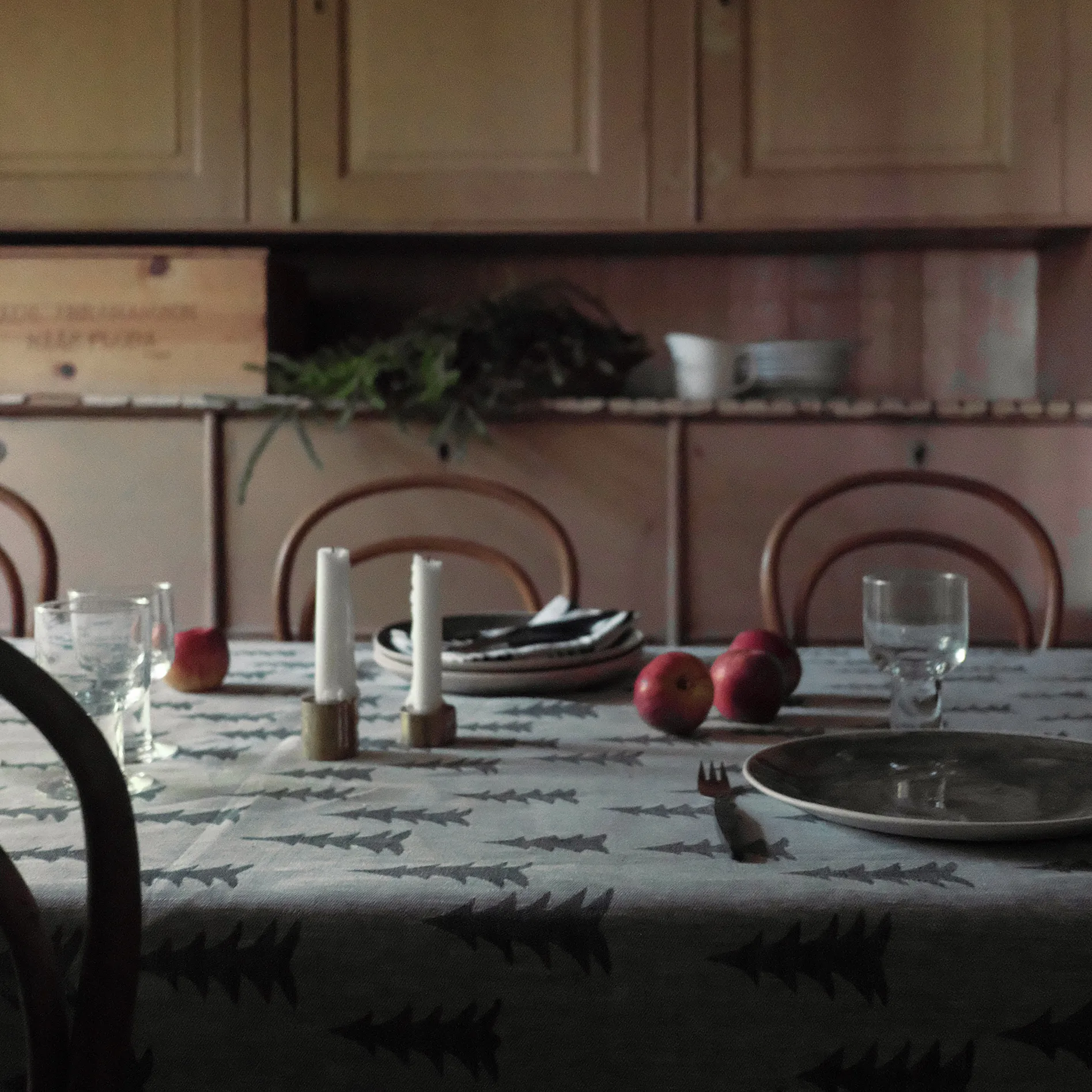 Nappe en jacquard Gran 147x250 cm, Vert-gris Fine Little Day