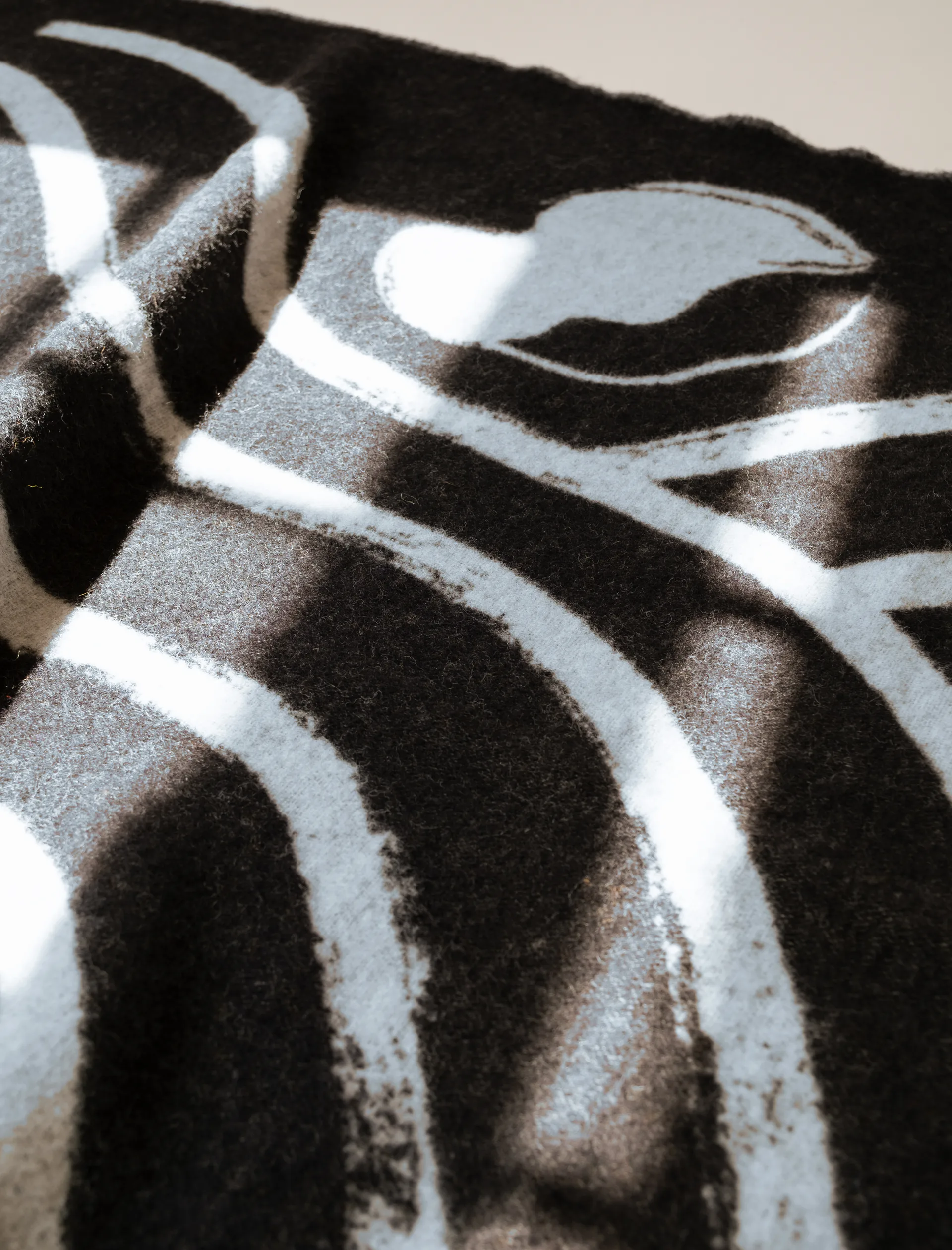 Plaid en laine Sofia Lind 130x190 cm, Gris métallisé Fine Little Day