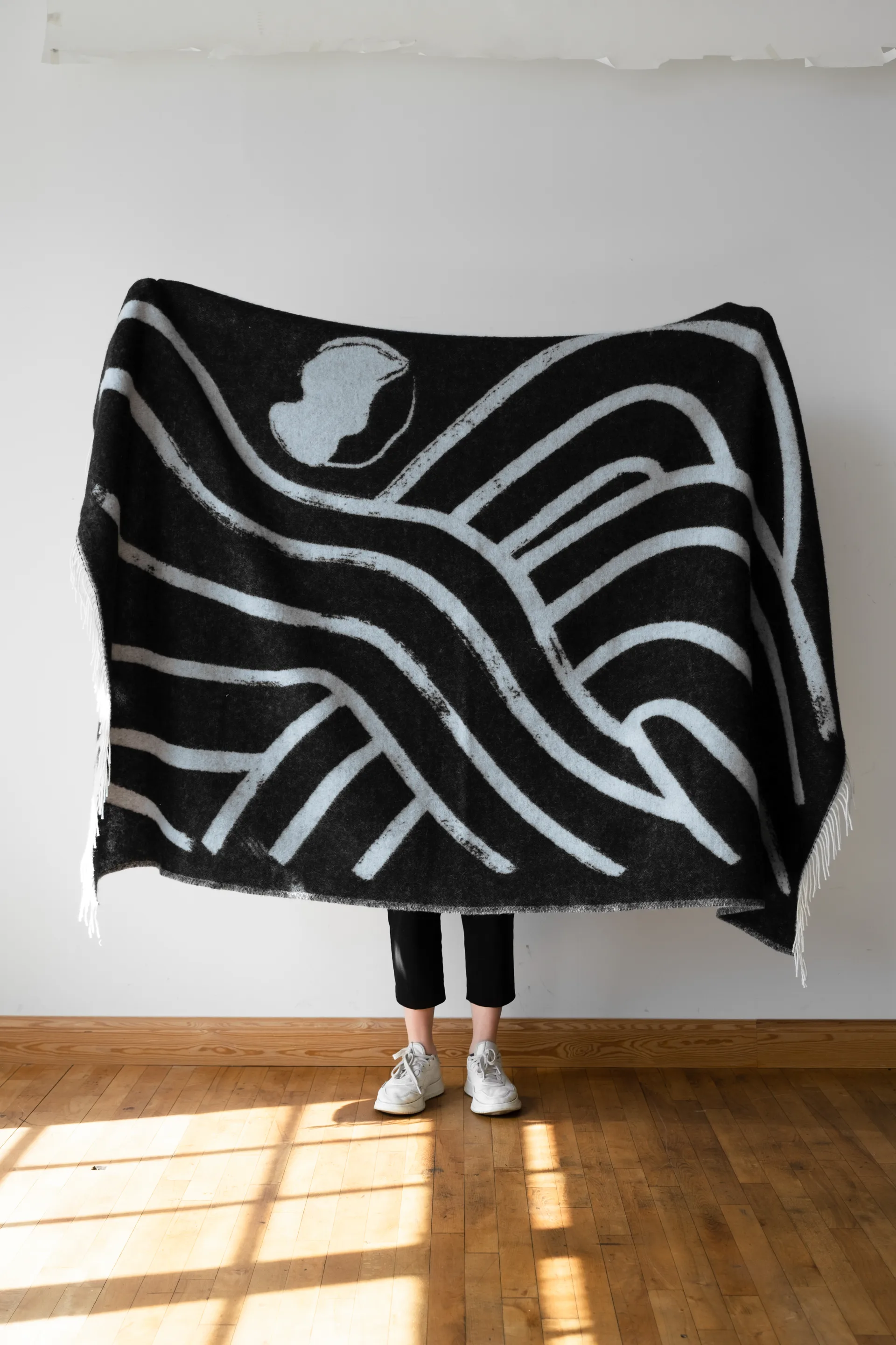 Plaid en laine Sofia Lind 130x190 cm, Gris métallisé Fine Little Day