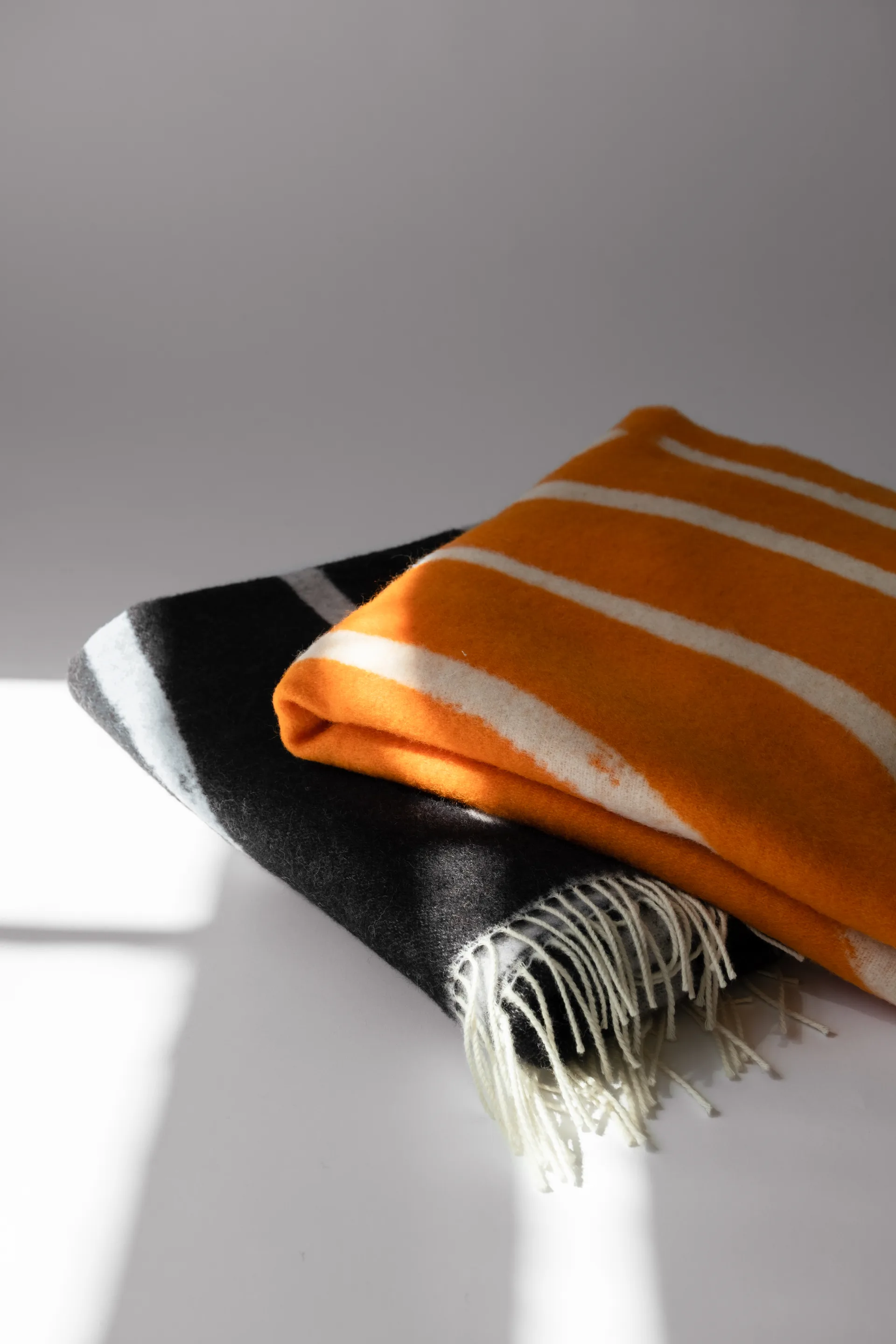 Plaid en laine Sofia Lind 130x190 cm, Orange/Blanc cassé Fine Little Day