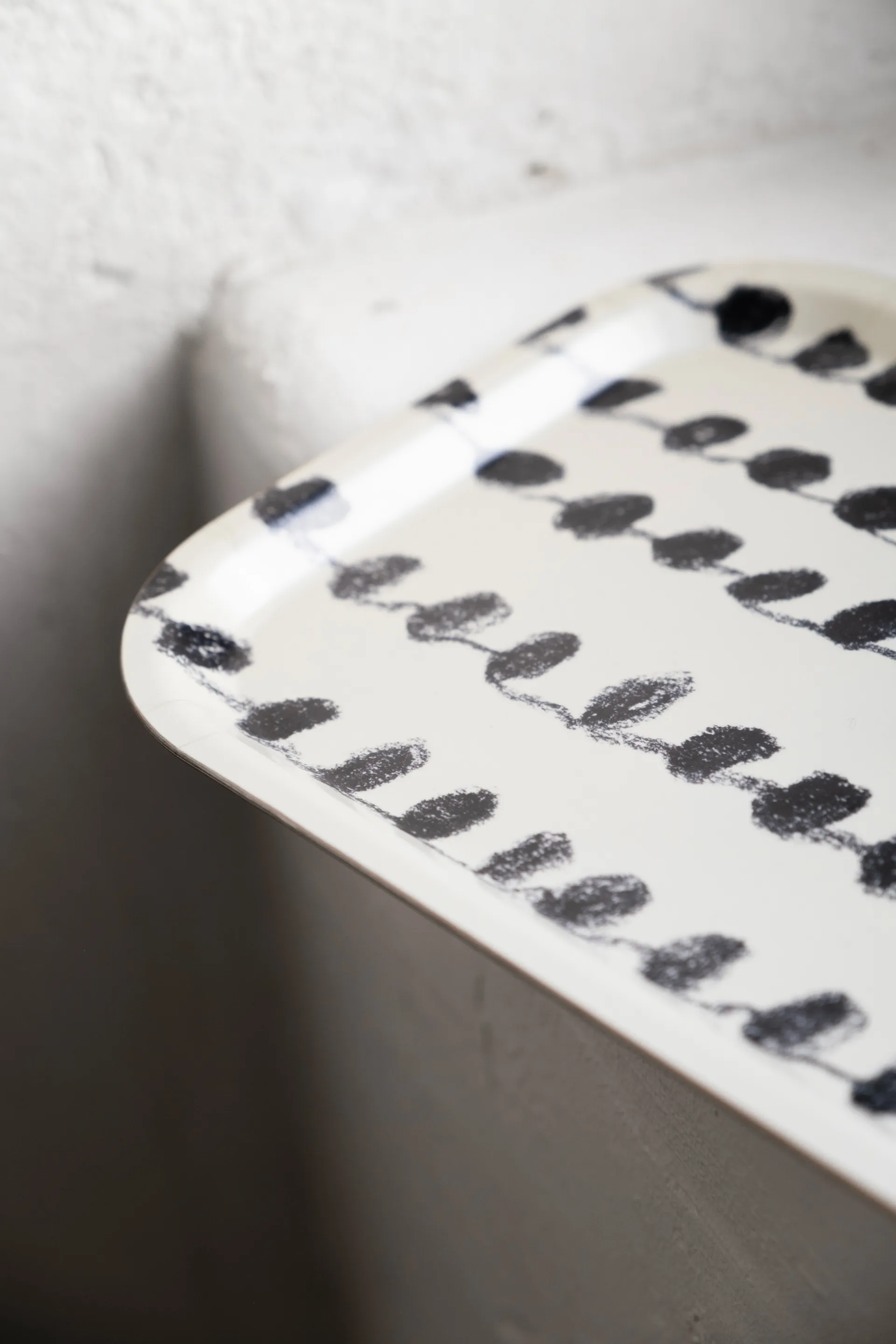 Plateau Dot 22x43 cm, Black-white Fine Little Day