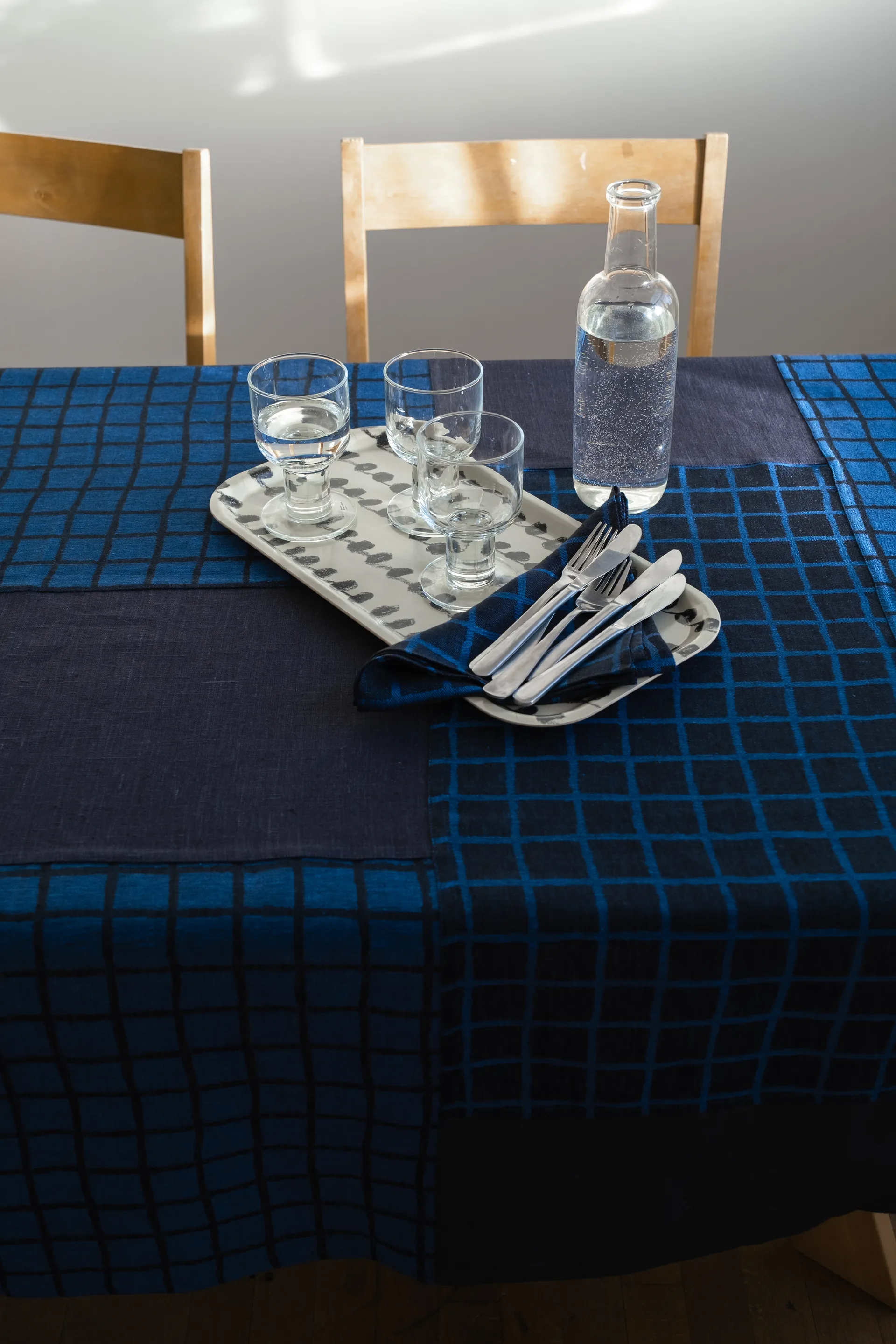 Plateau Dot 22x43 cm, Black-white Fine Little Day