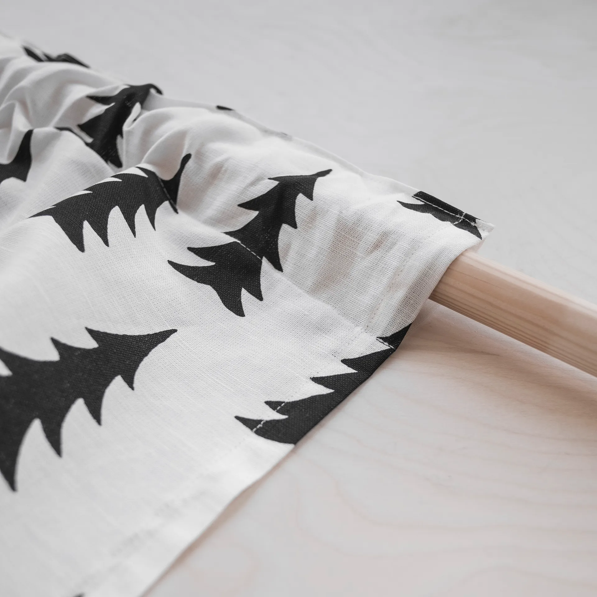 Rideau Gran, Blanc-noir Fine Little Day