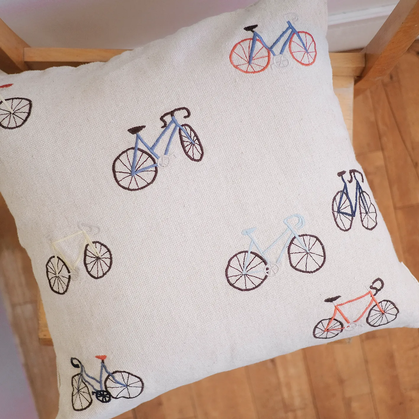 Taie Bicycles 48x48 cm, Beige Fine Little Day