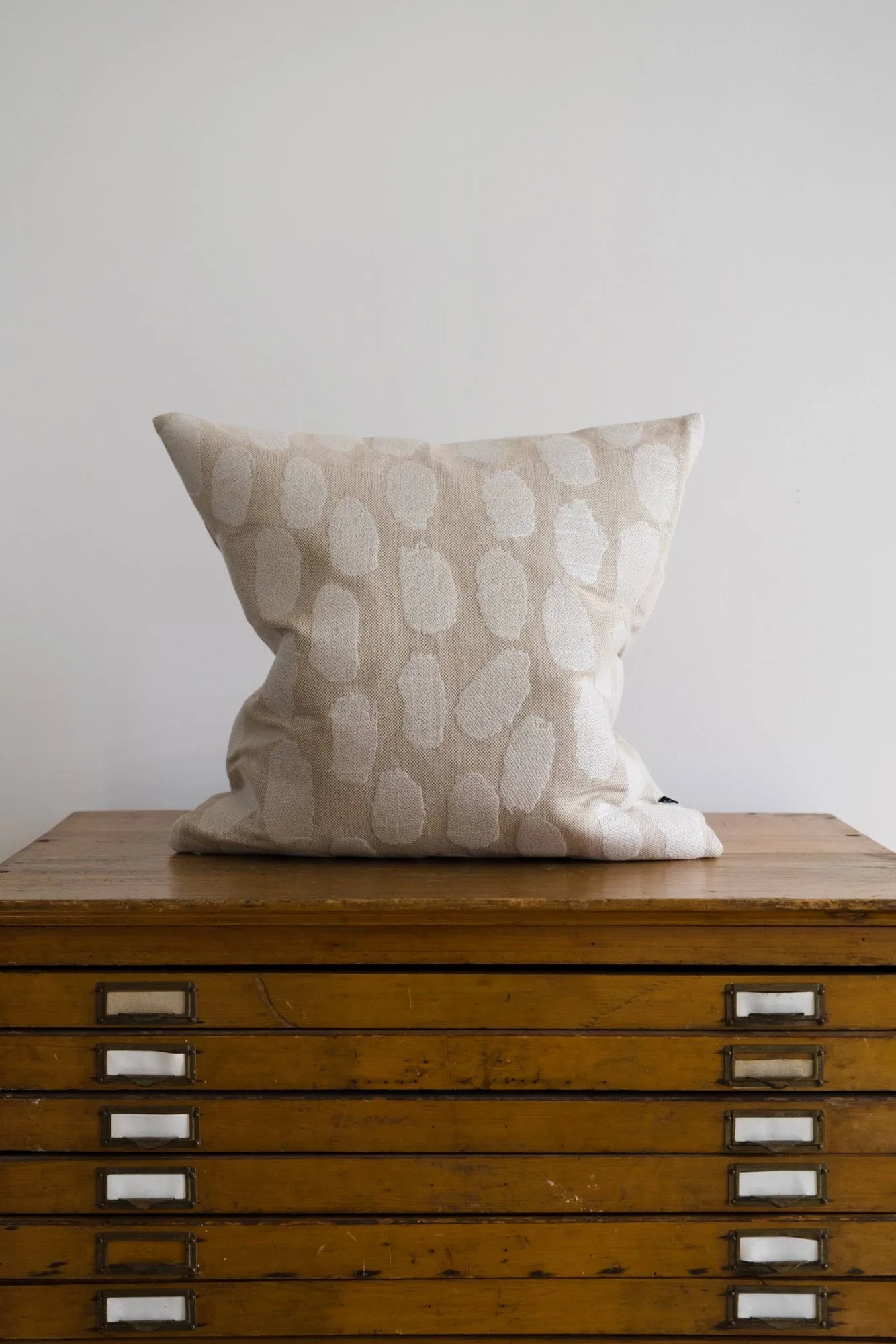 Taie Dots 48x48 cm, Blanc-naturel Fine Little Day