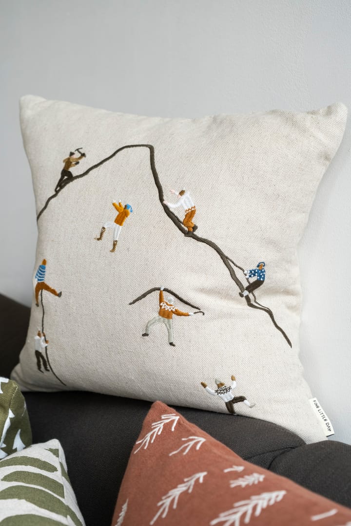 Taie Mountain climbers 48x48 cm - Nature - Fine Little Day