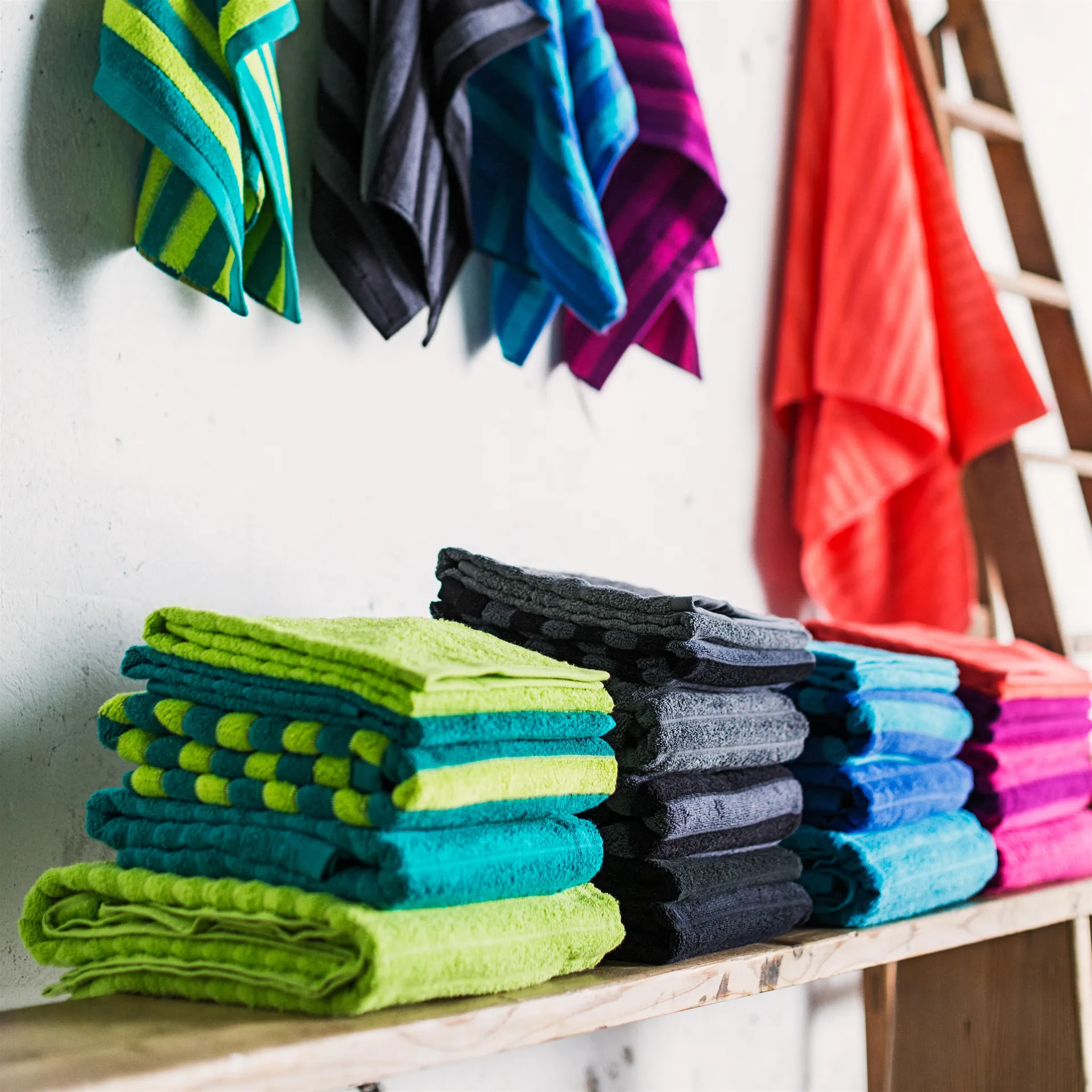 Serviette de bain Reiluraita 70x150 cm, rose-fuchsia Finlayson