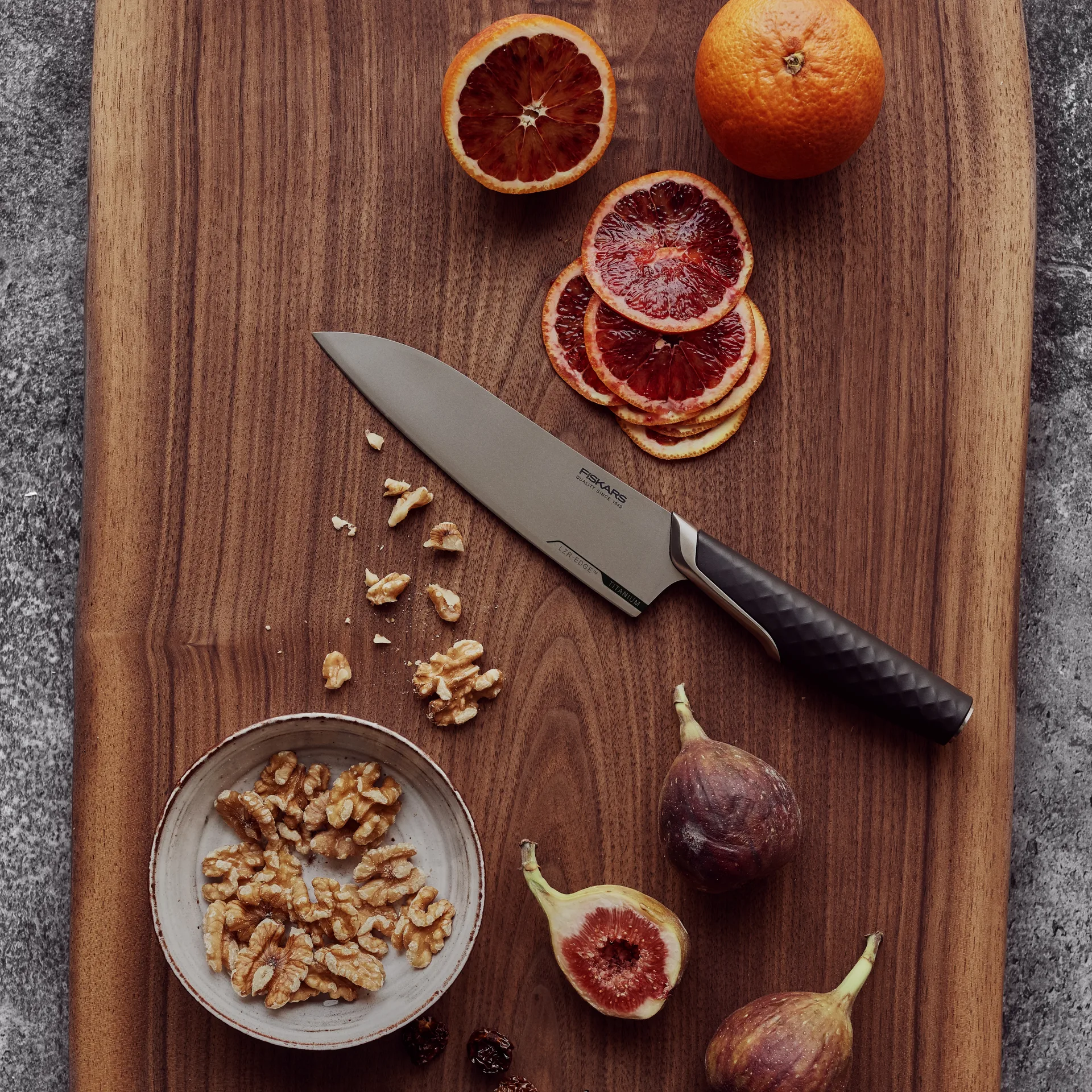 Couteau à légumes Titanium 10 cm, Noir Fiskars