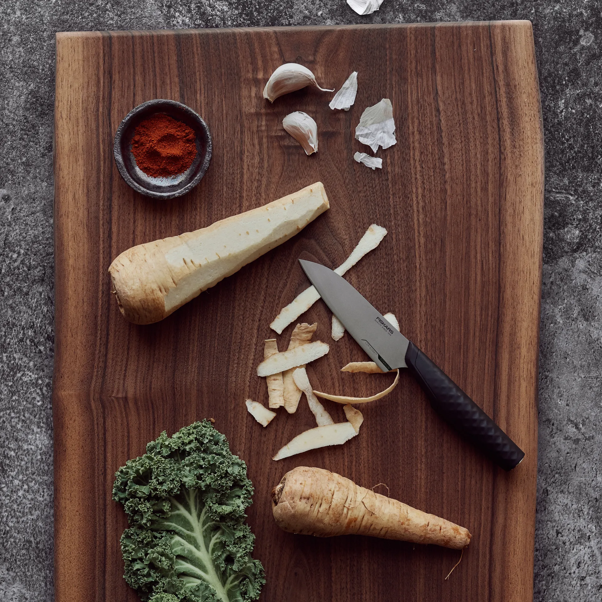 Couteau à légumes Titanium 10 cm, Noir Fiskars