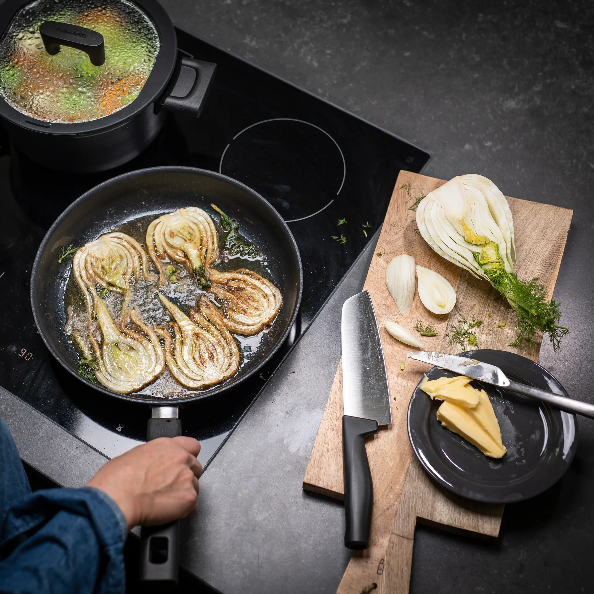 Couteau de cuisine santoku Hard Edge 16 cm, Acier inoxydable Fiskars