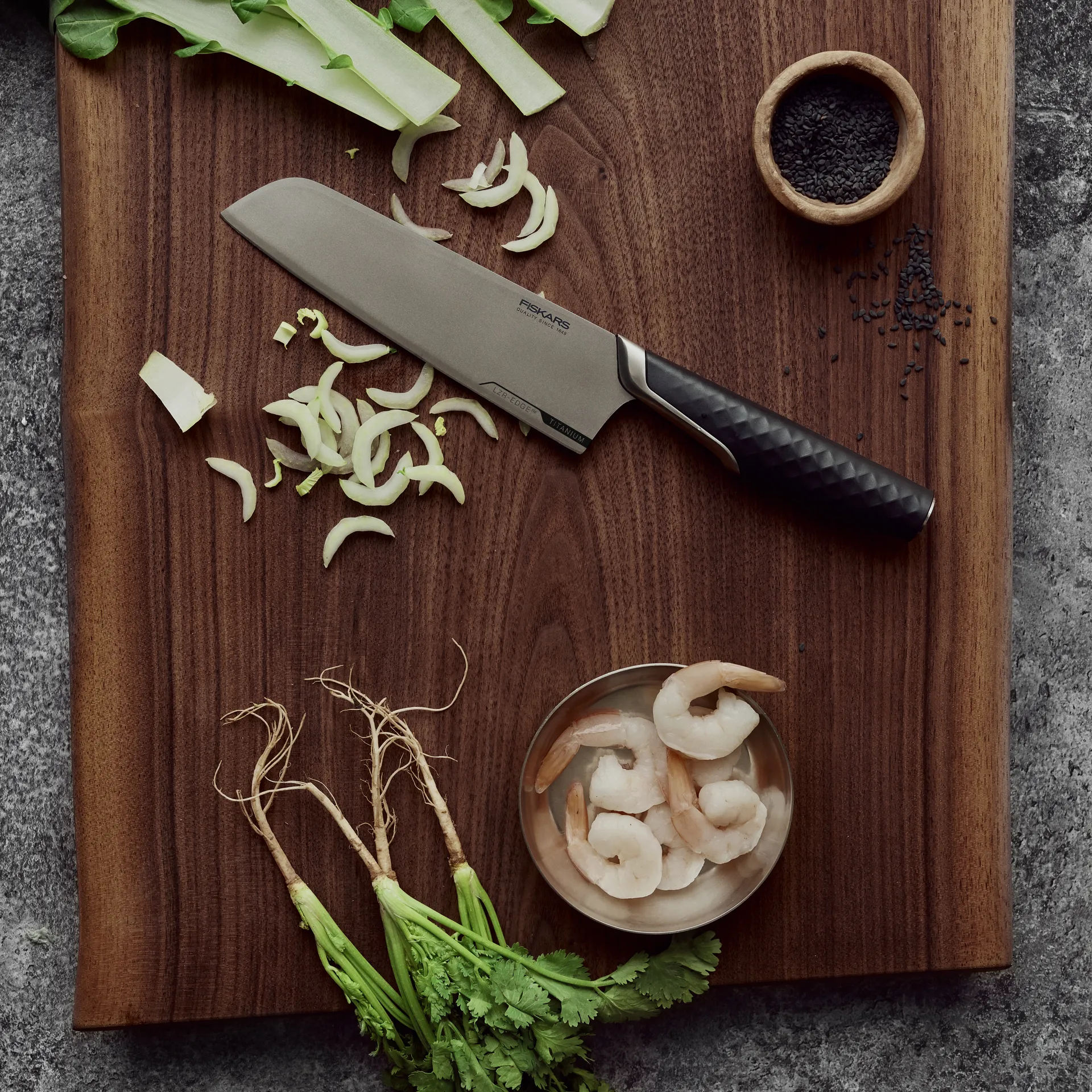 Couteau santoku Titanium 16 cm, Noir Fiskars