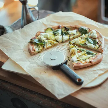 Functional Form roulette à pizza - Noir, avec protège-lame - Fiskars