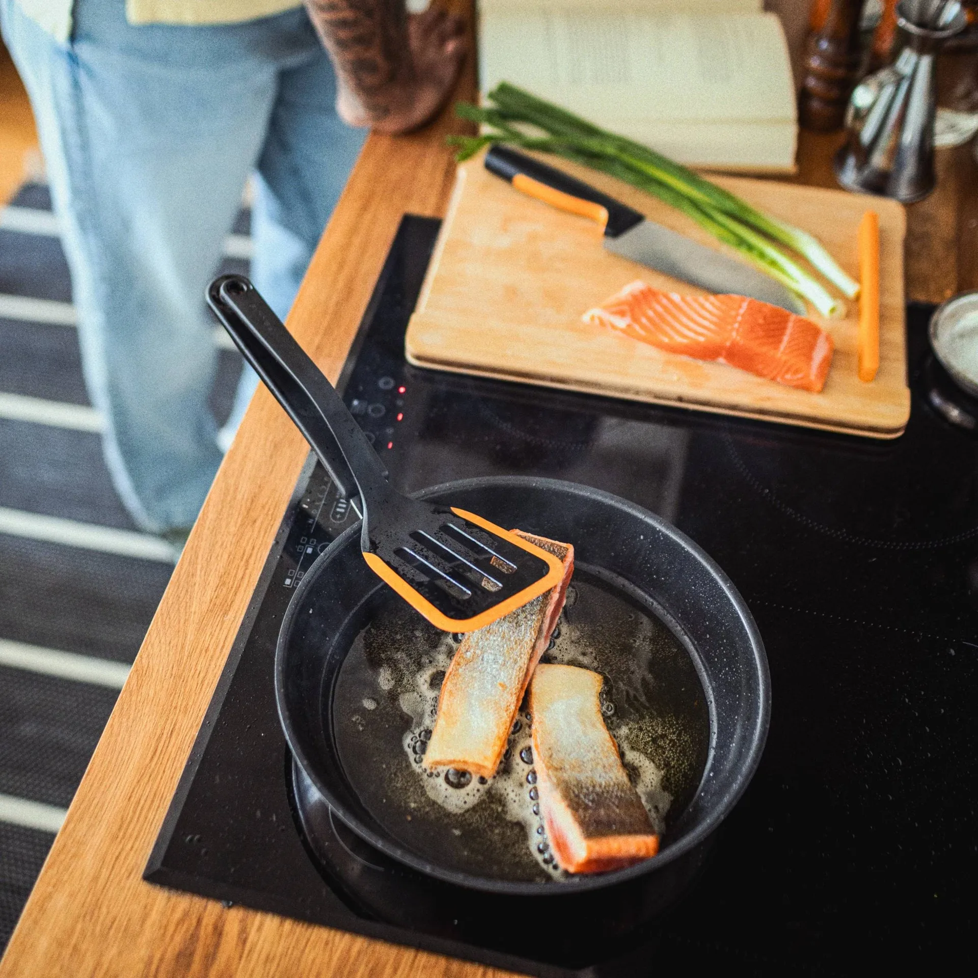 Functional Form spatule, Noir-orange, 36,2 cm Fiskars