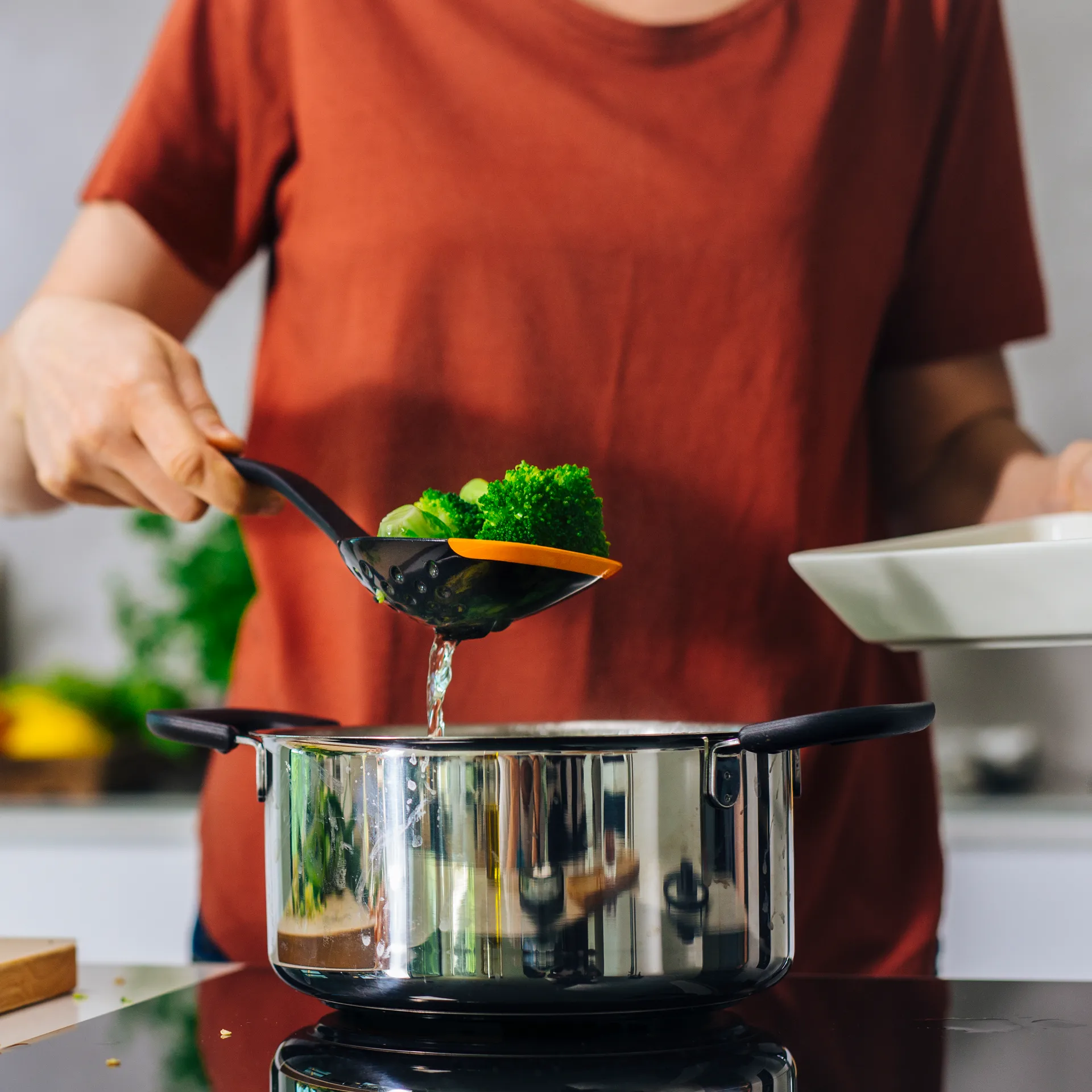 Louche avec trous Functional Form 29,6 cm, Noir Fiskars