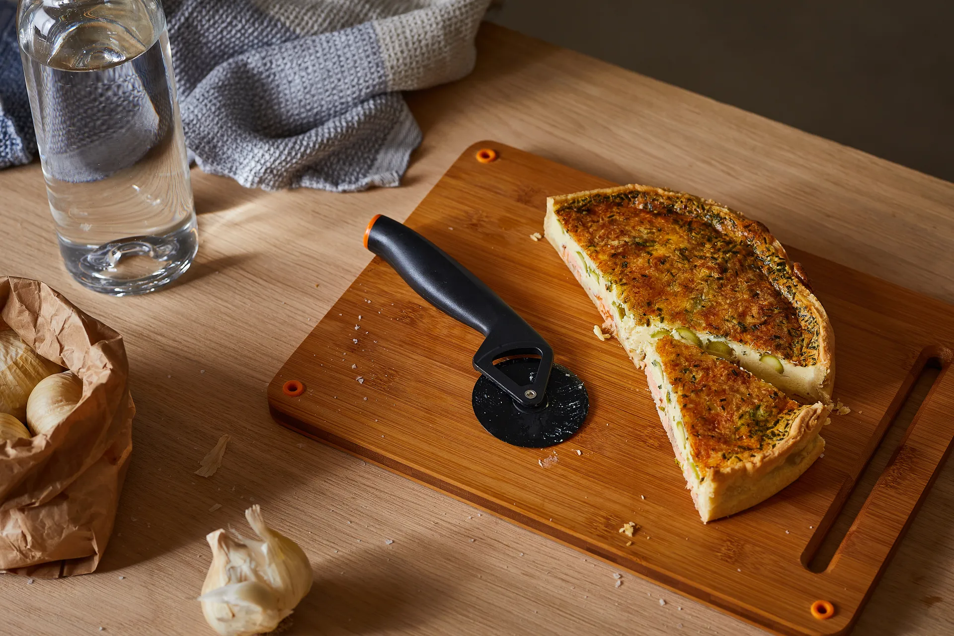 Roulette à pizza Functional Form, Noir Fiskars