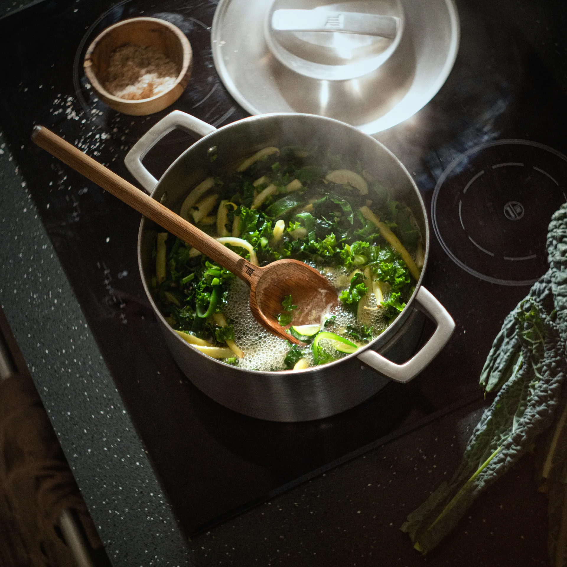 Spatule à wok Norden, Chêne-acier inoxydable Fiskars