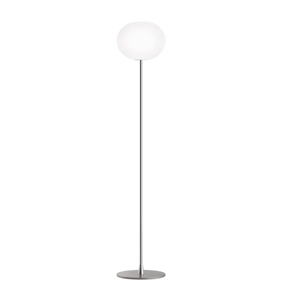 Lampadaire Glo-ball F2, Verre opalin blanc-pied en argent mat Flos