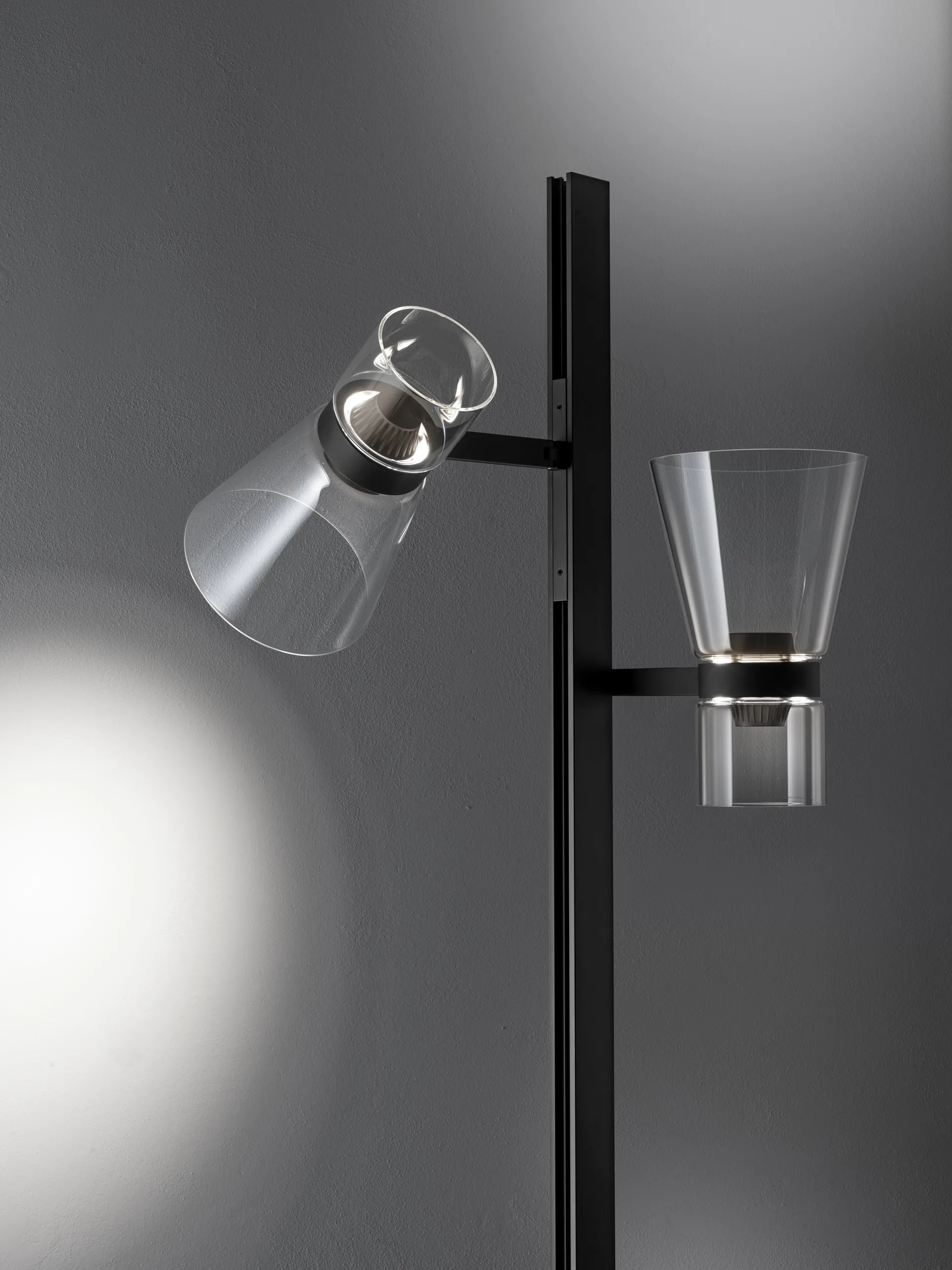 Lampadaire Nocturne F2 Cone - noir,  Flos