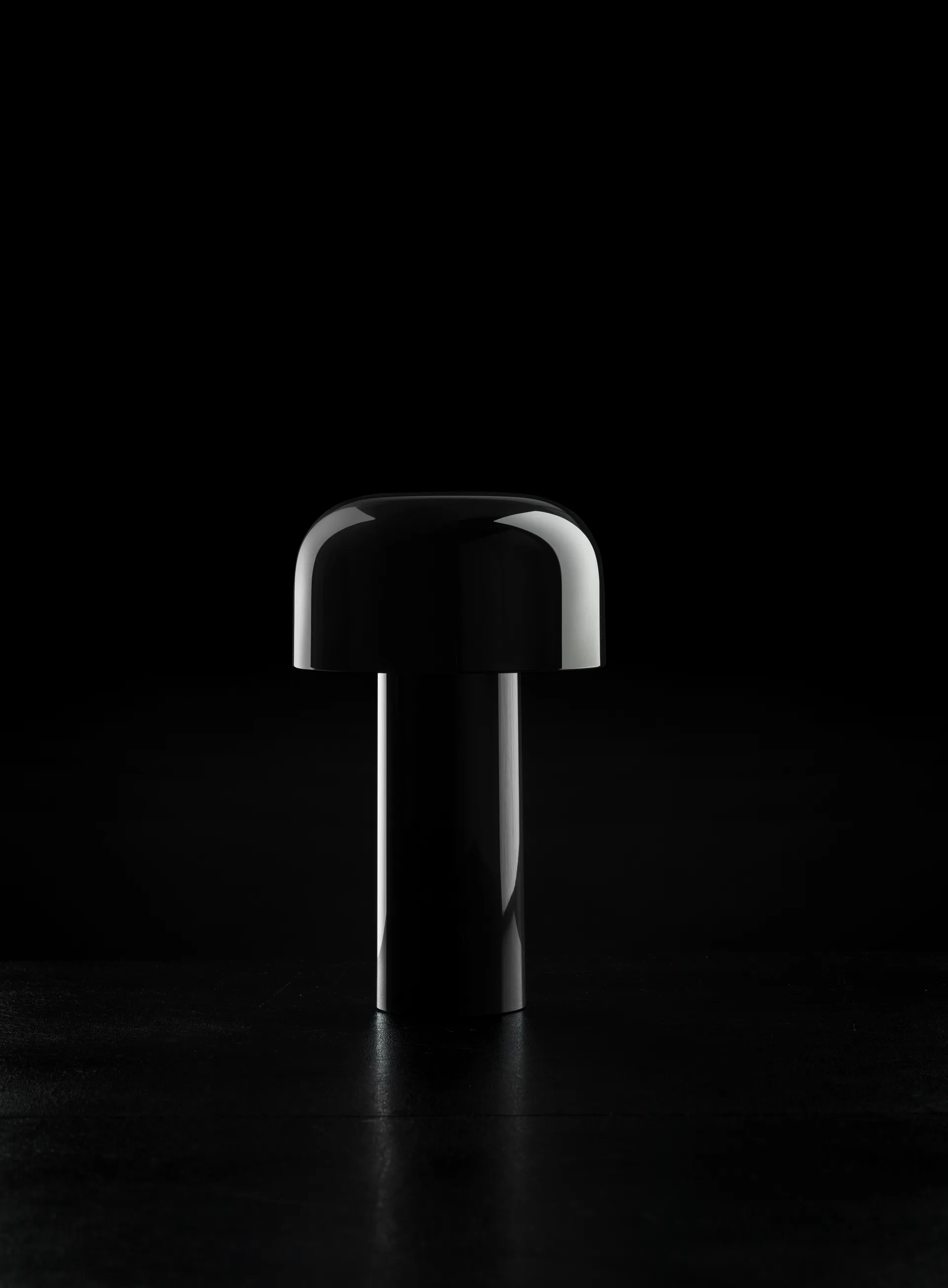 Lampe de table Bellhop portable, Noir brillant, IP54 (intérieur/extérieur) Flos