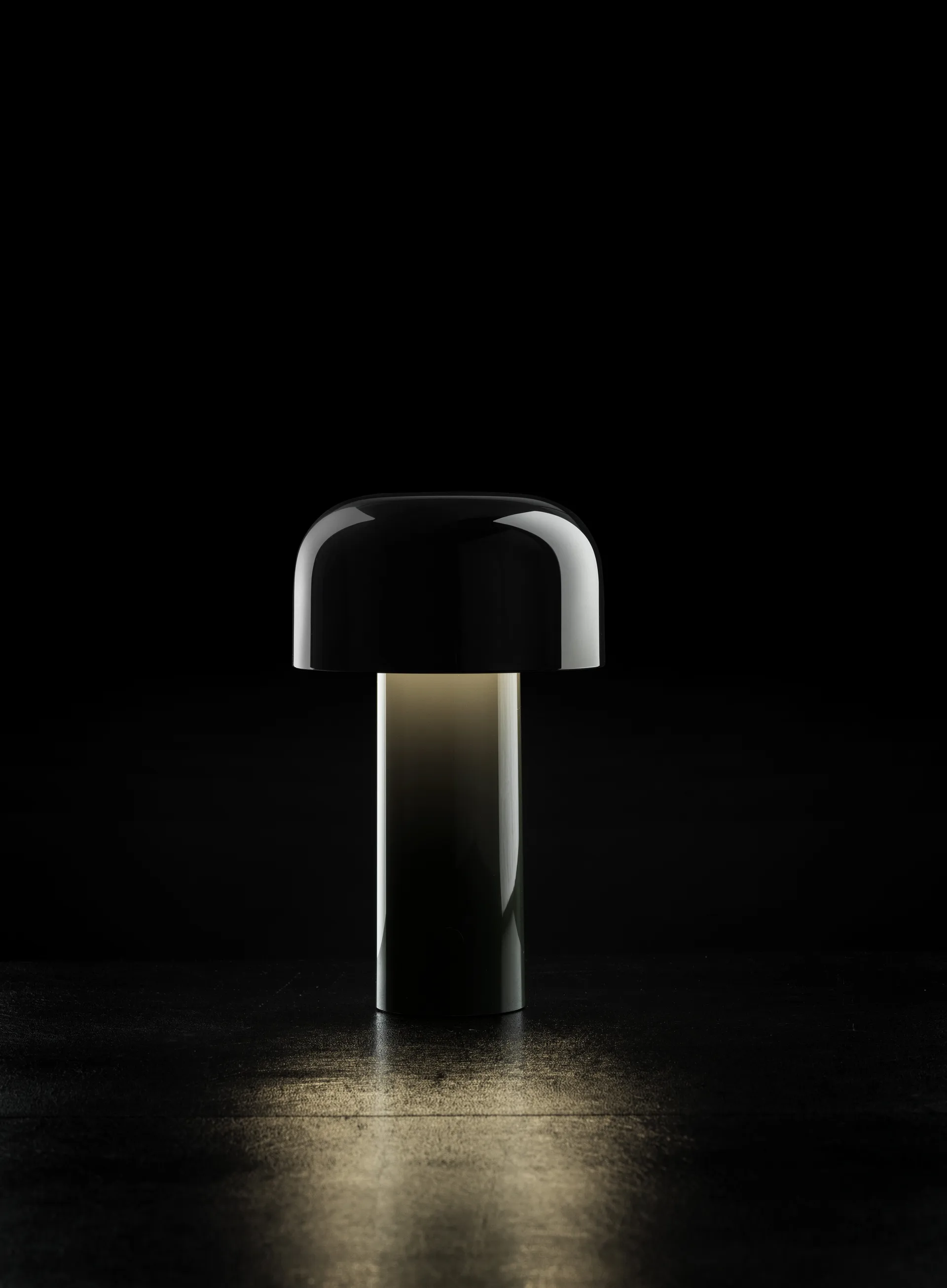 Lampe de table Bellhop portable, Noir brillant, IP54 (intérieur/extérieur) Flos