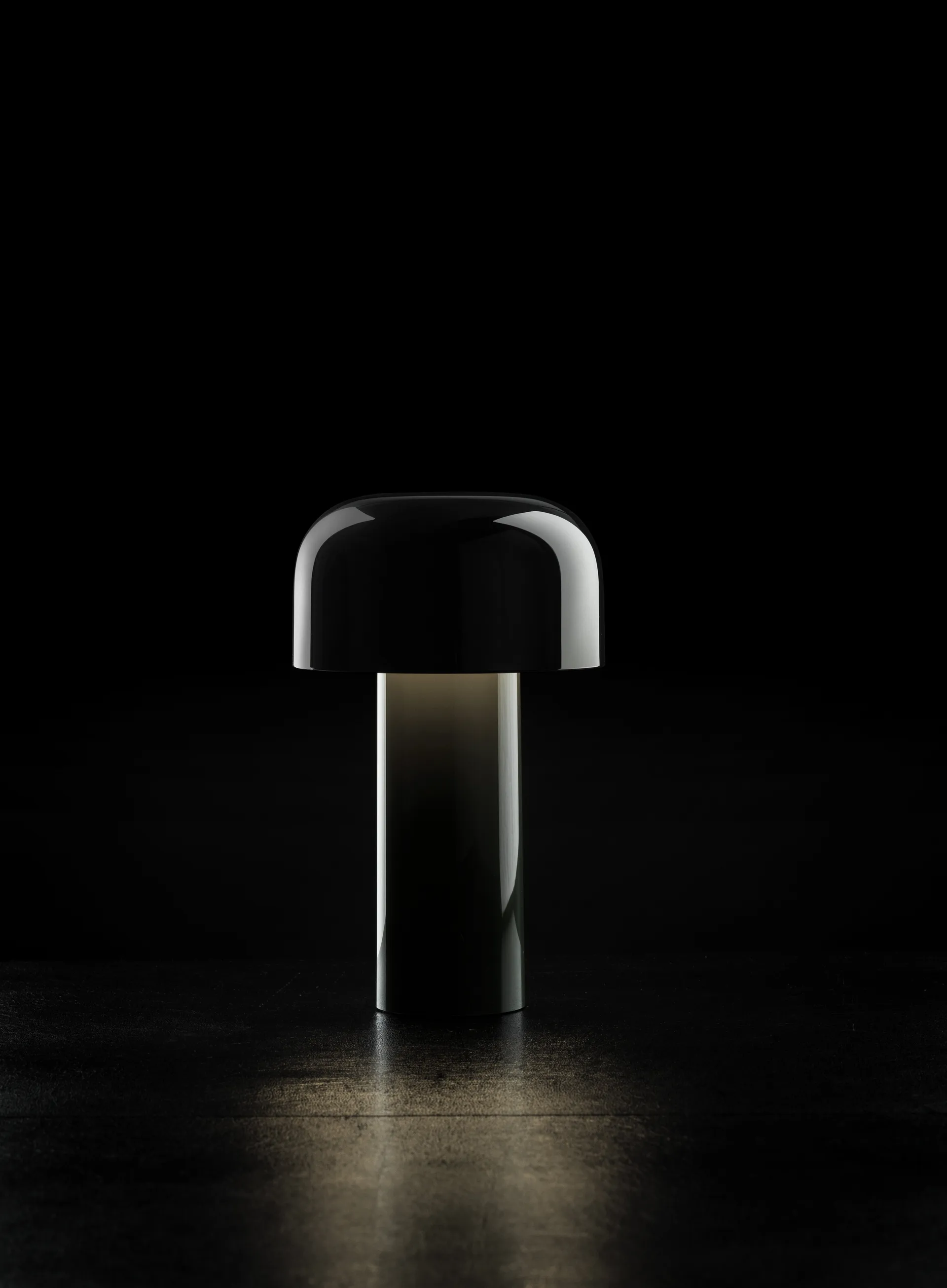 Lampe de table Bellhop portable, Noir brillant, IP54 (intérieur/extérieur) Flos