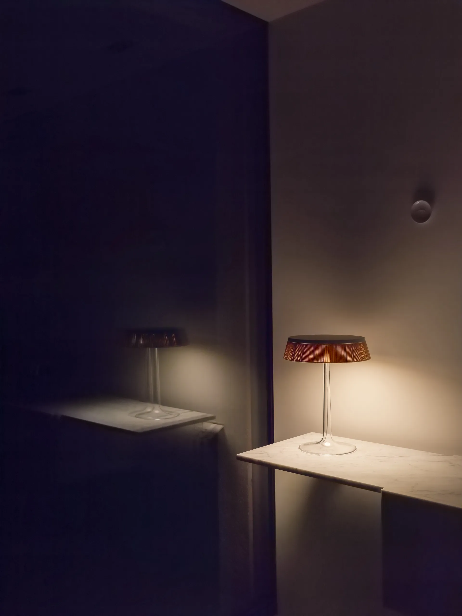 Lampe de table Bon Jour T, Gris fumé-chromé mat Flos