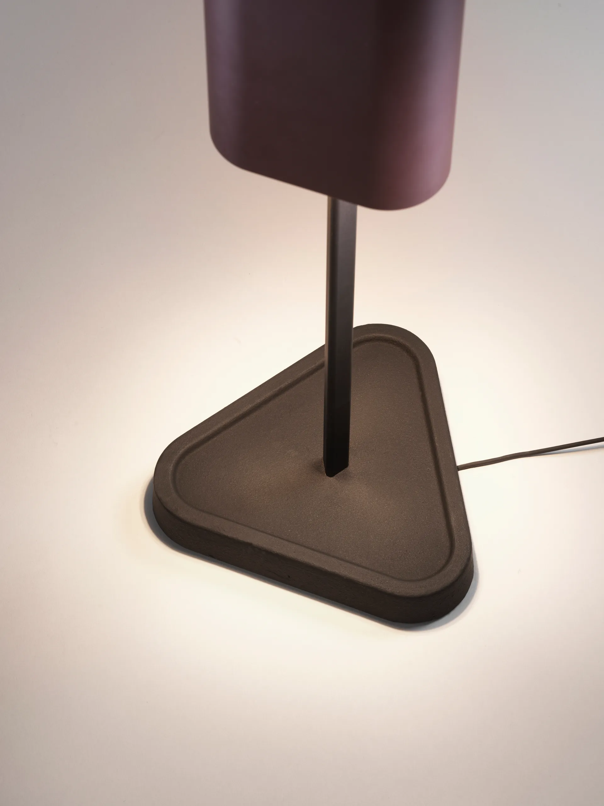 Lampe de table EMI 114 cm, Deep red Flos