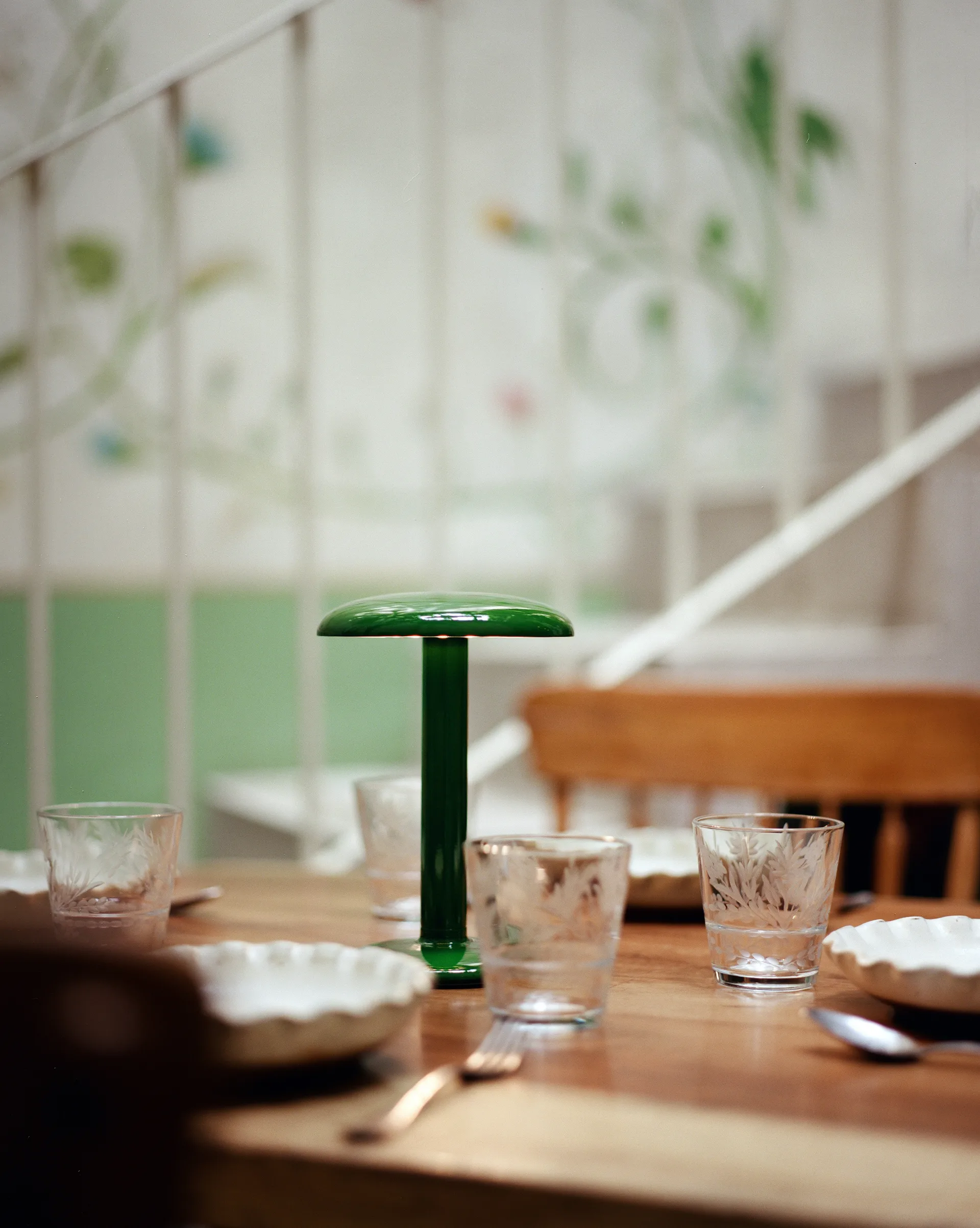 Lampe de table Gustave Residential portable, Lacquered green Flos