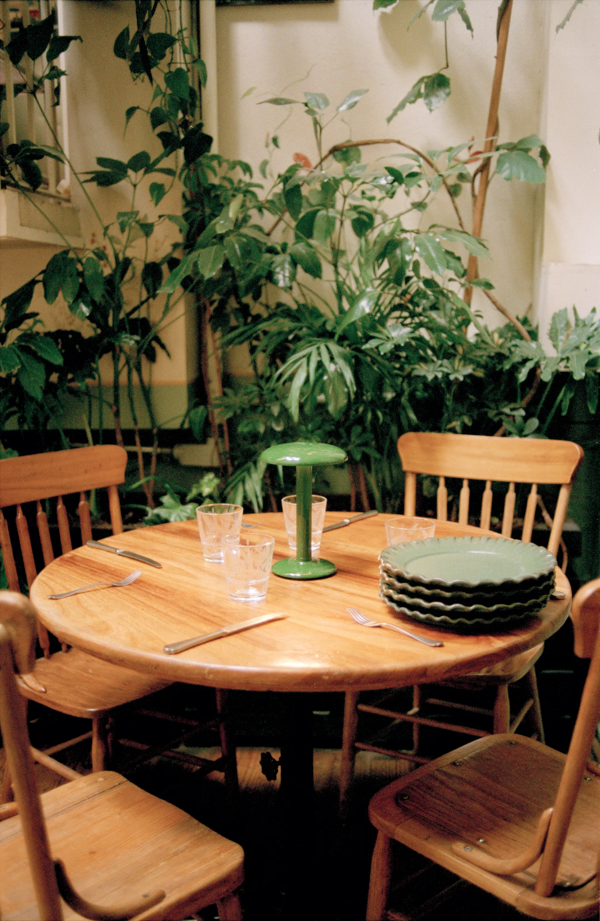 Lampe de table Gustave Residential portable, Lacquered green Flos