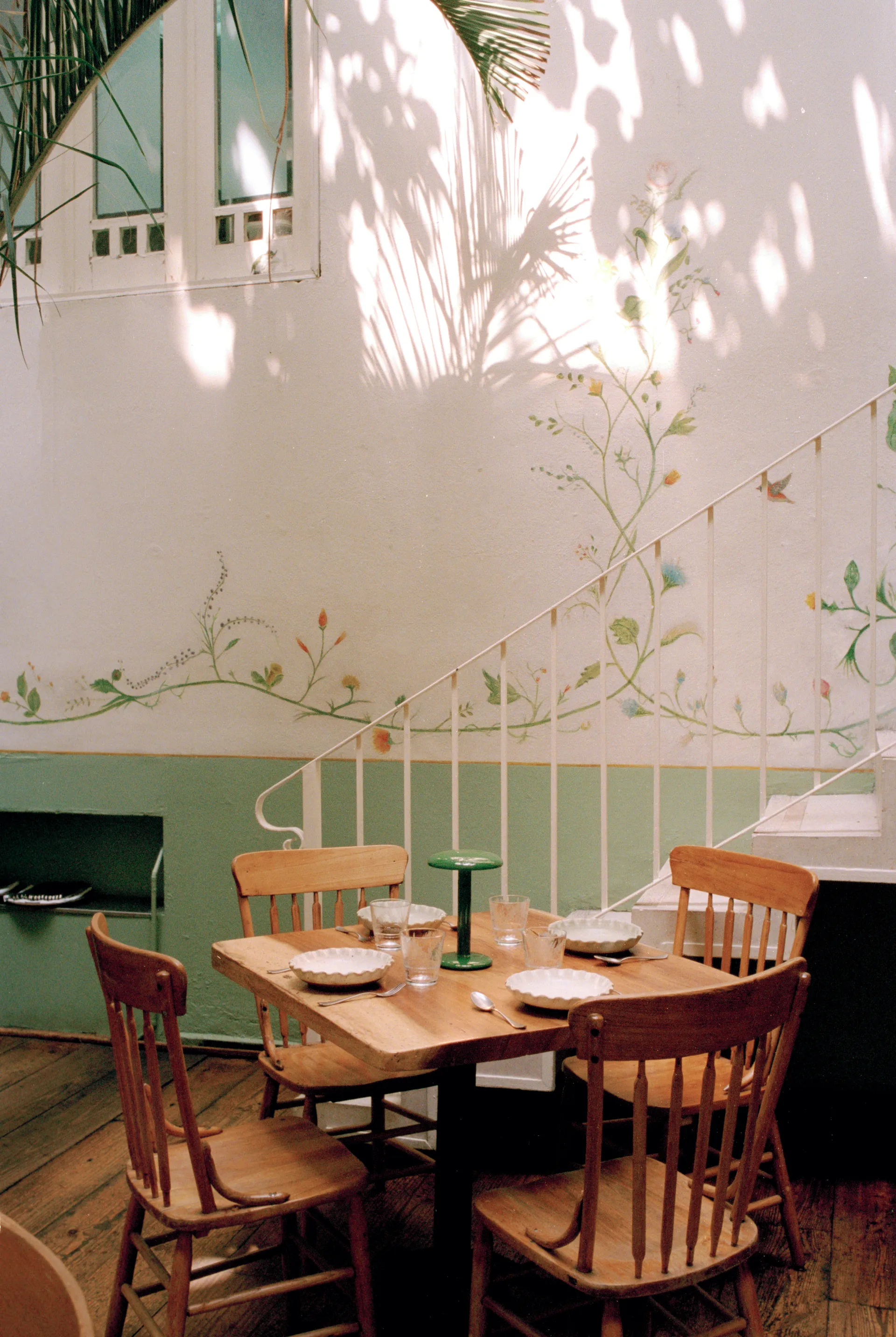 Lampe de table Gustave Residential portable, Lacquered green Flos