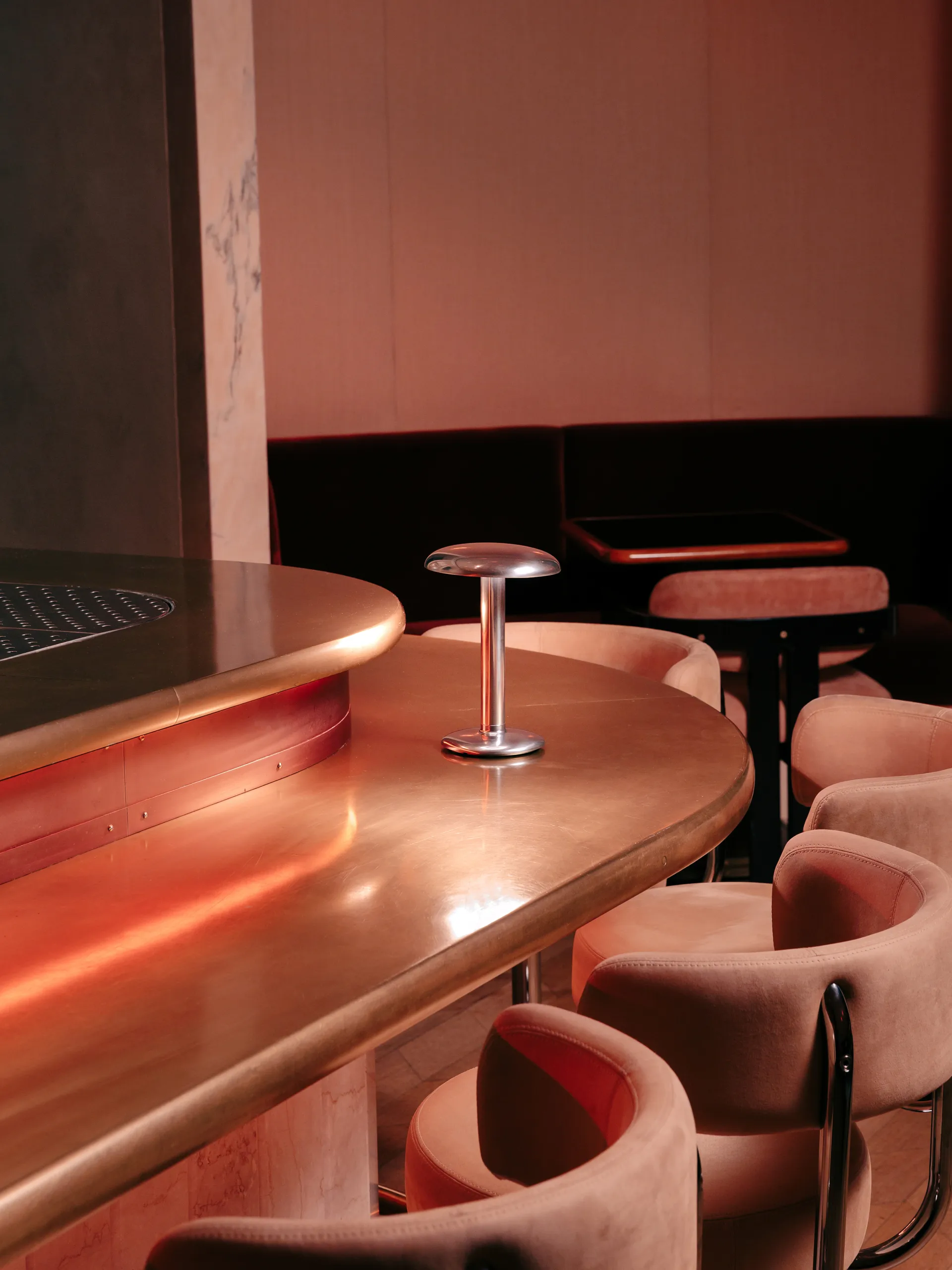 Lampe de table Gustave Residential portable, Polished silver Flos