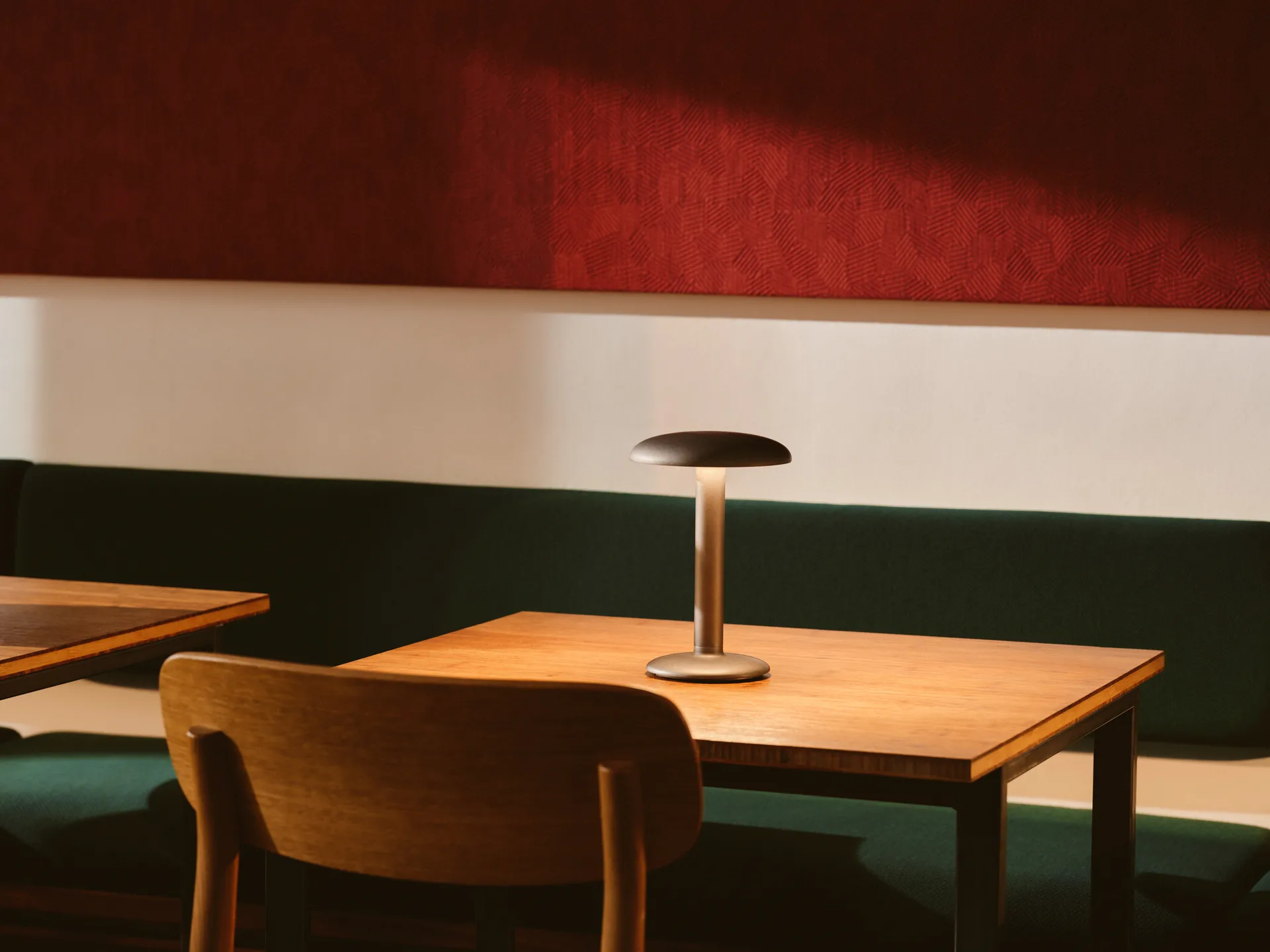 Lampe de table Gustave Residential portable, Raw aluminium Flos