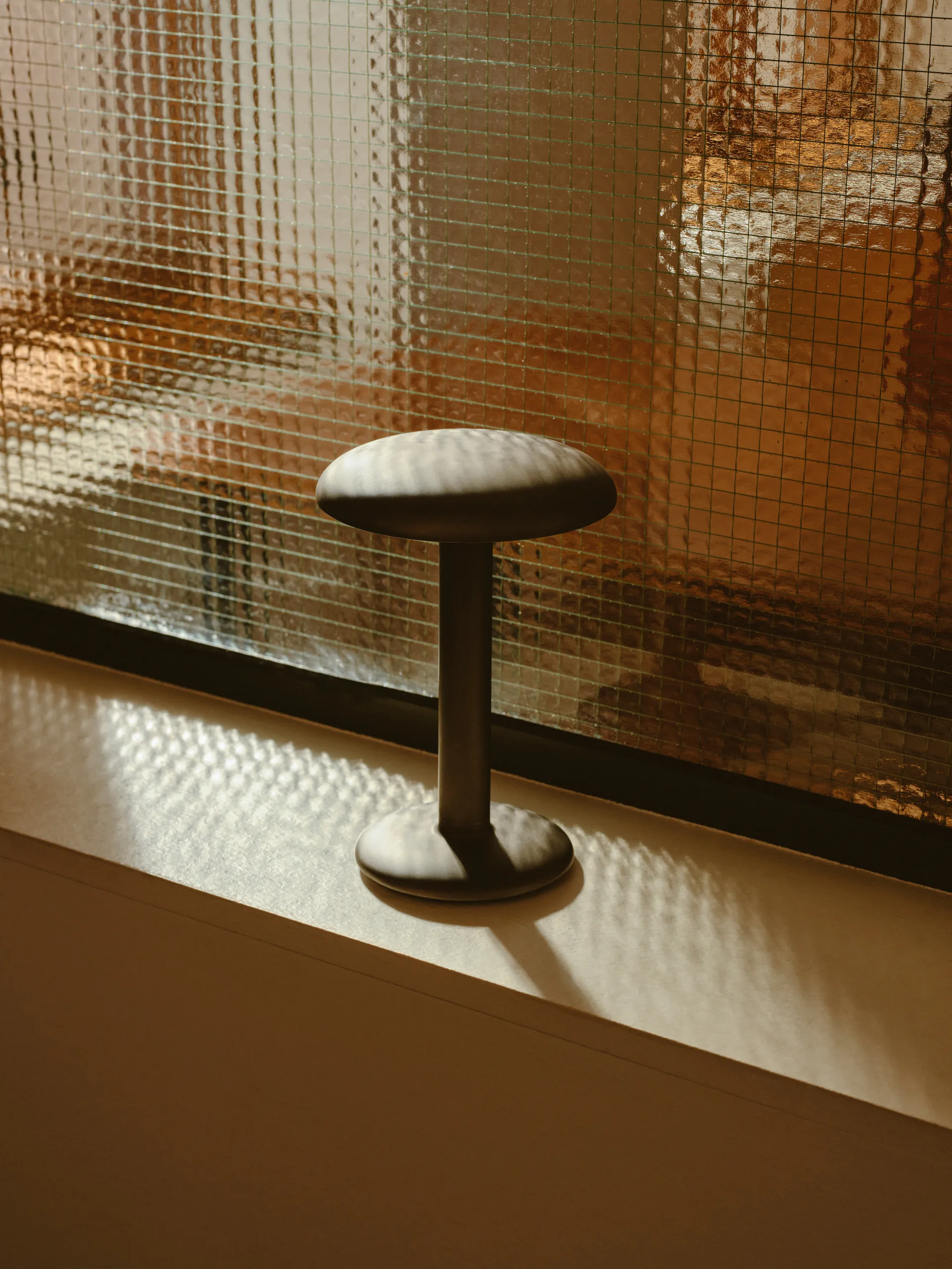 Lampe de table Gustave Residential portable, Raw aluminium Flos