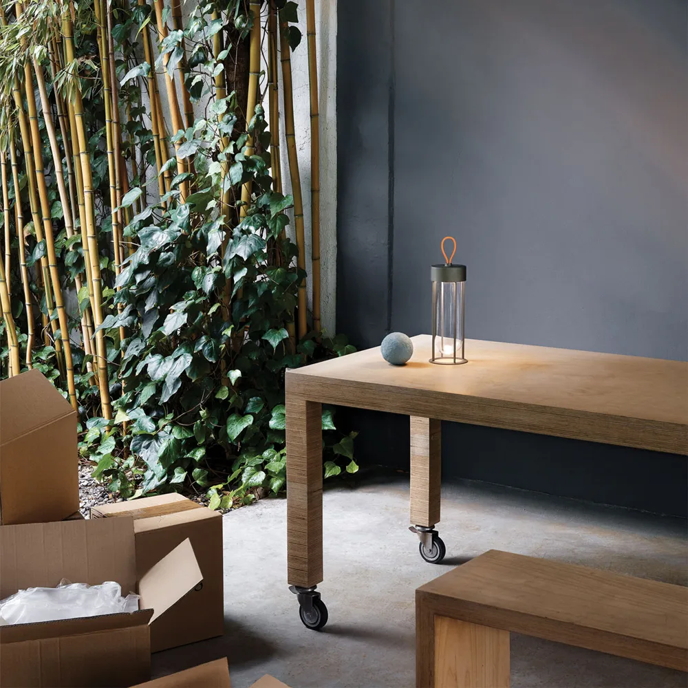 Lampe de table In Vitro, Black, 2700 kelvin Flos