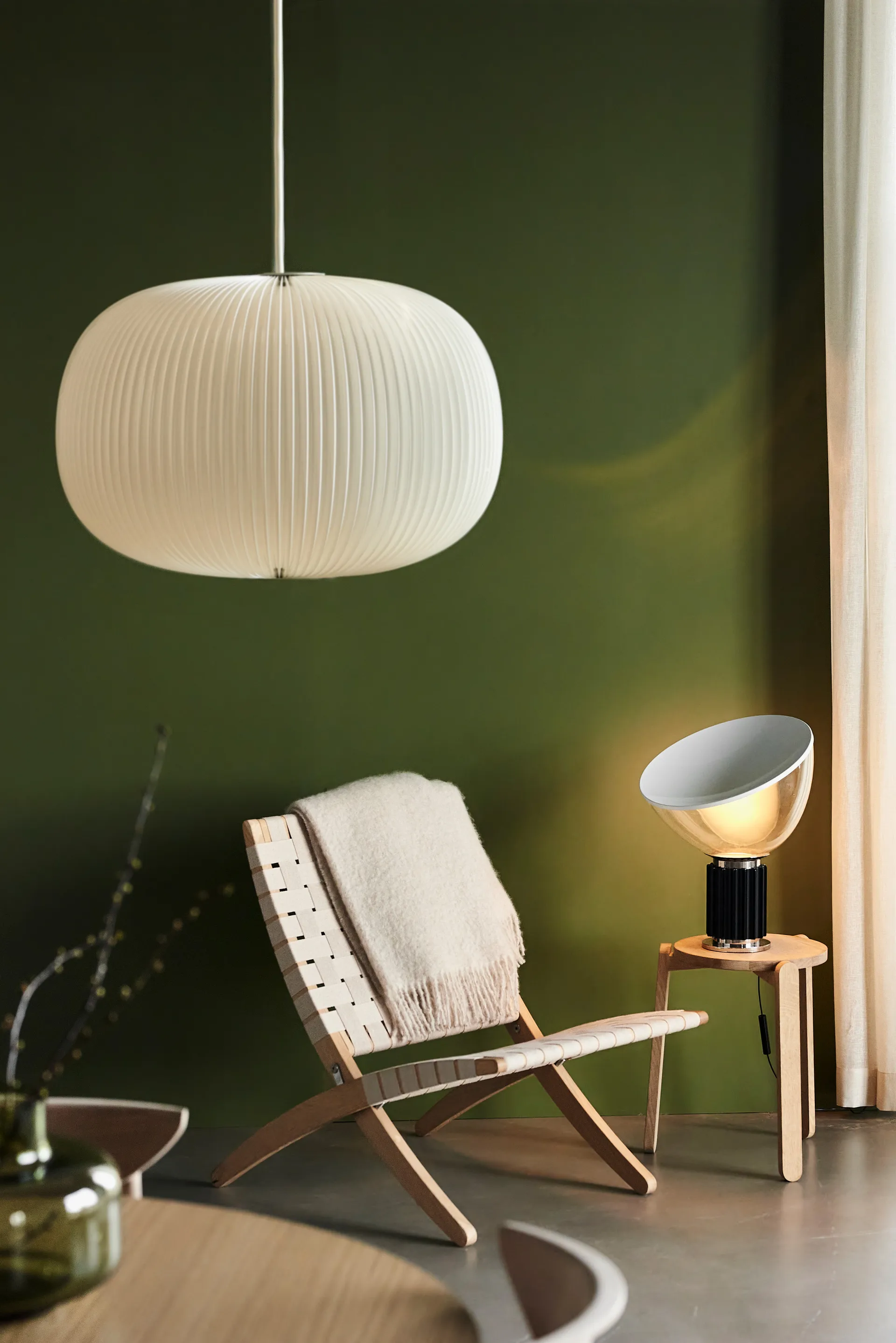 Lampe de table Taccia Small LED 48,5 cm, Noir-coupole en verre Flos