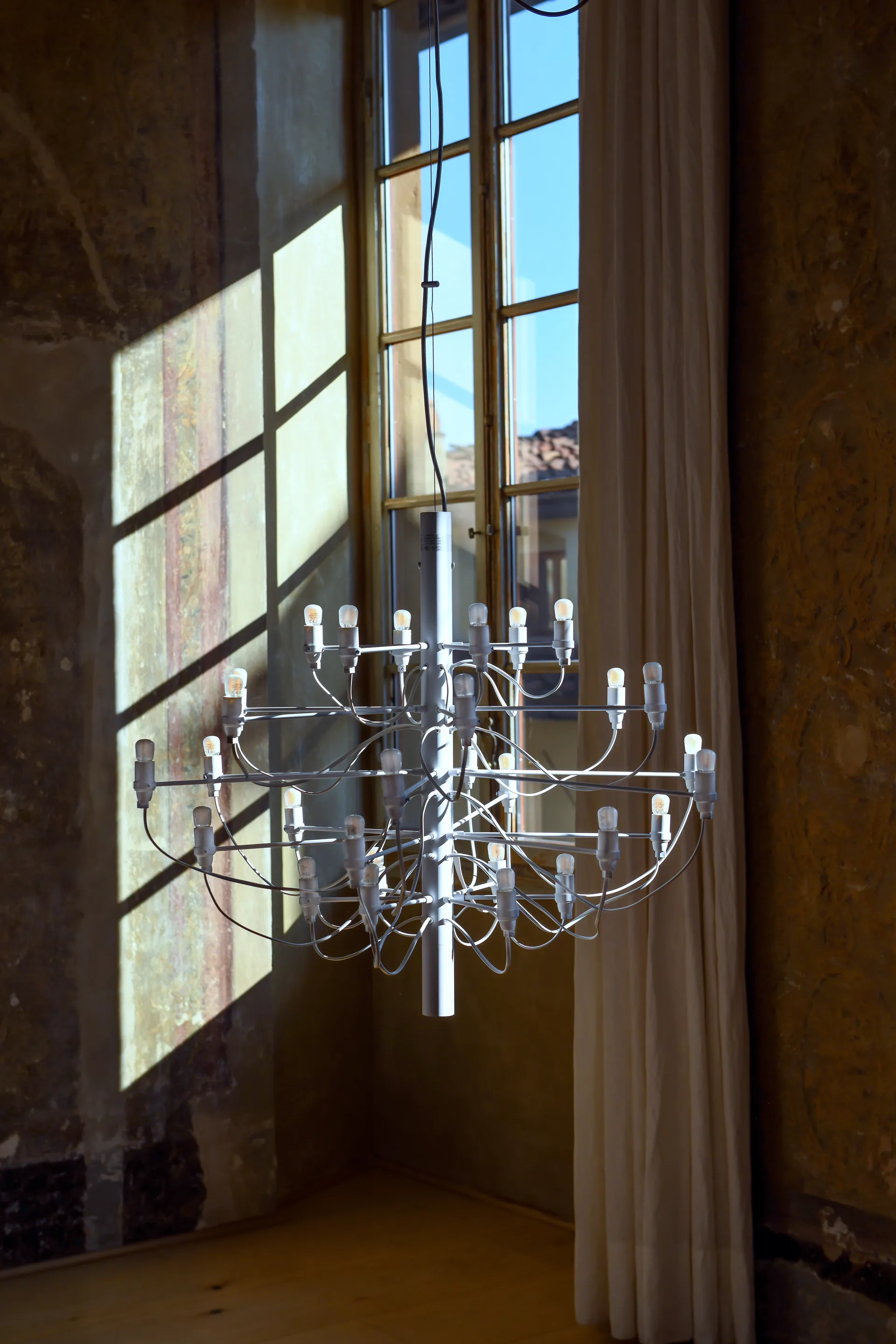 Lustre 2097 Sarfatti, Matt blanc 30 lampes Flos