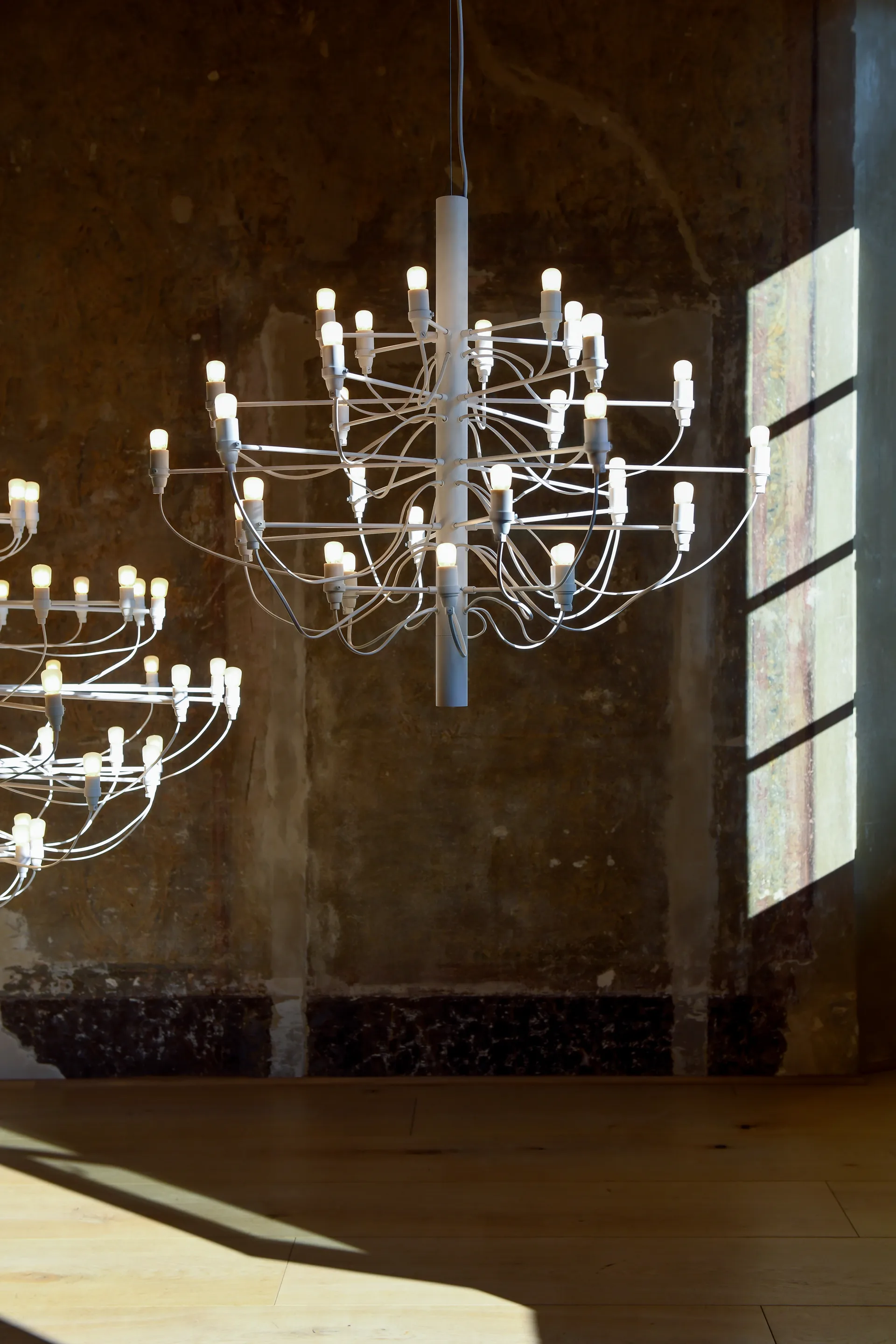Lustre 2097 Sarfatti, Matt blanc 30 lampes Flos