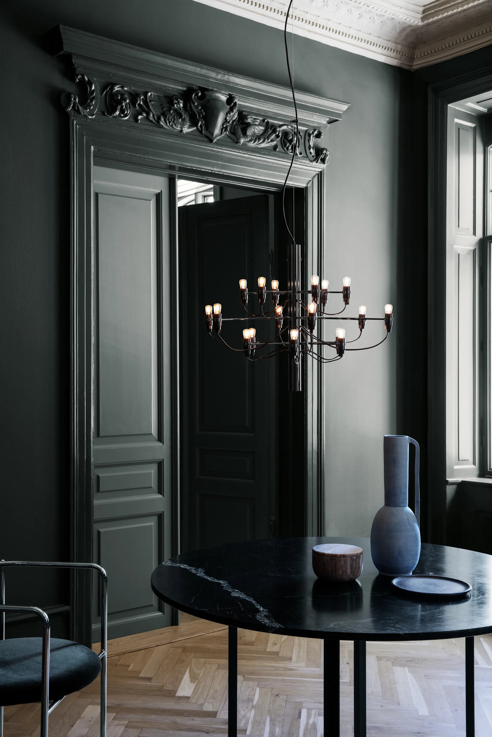 Lustre 2097 Sarfatti, Matte noir 18 lampes Flos