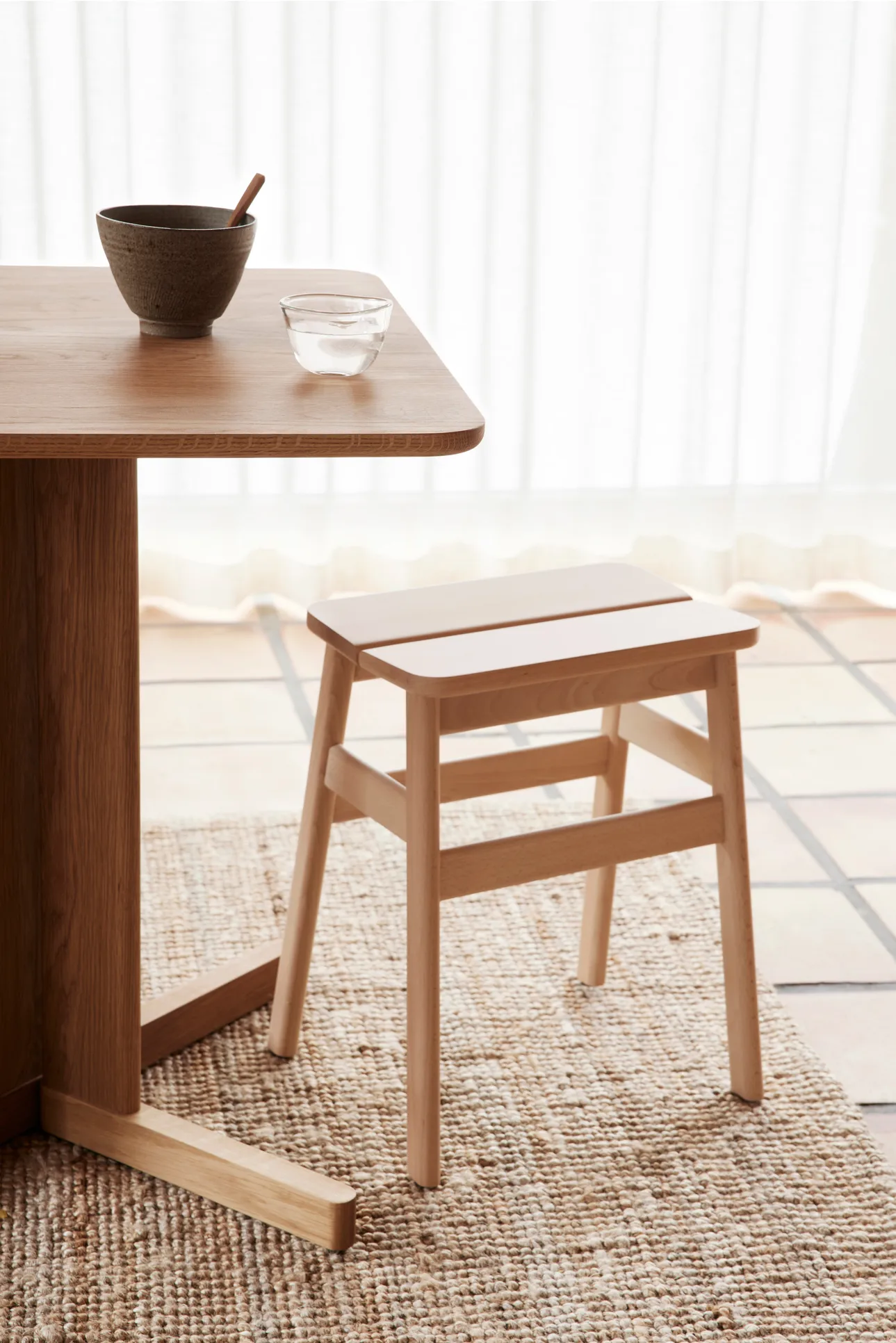 Angle Standard tabouret rond 45 cm, Hêtre, Ø32x46 cm Form & Refine