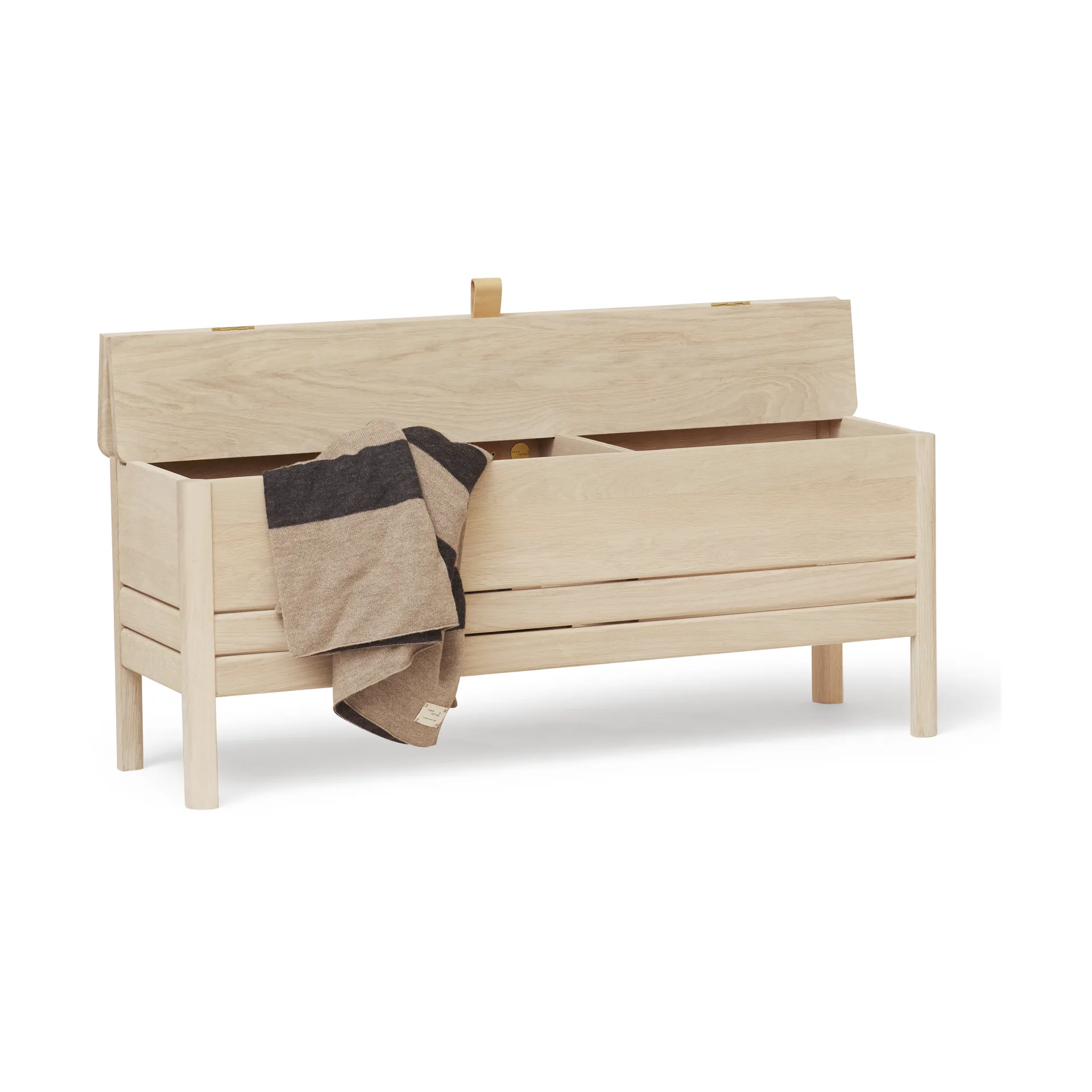 Banc de rangement A Line 111 cm, Chêne blanc Form & Refine