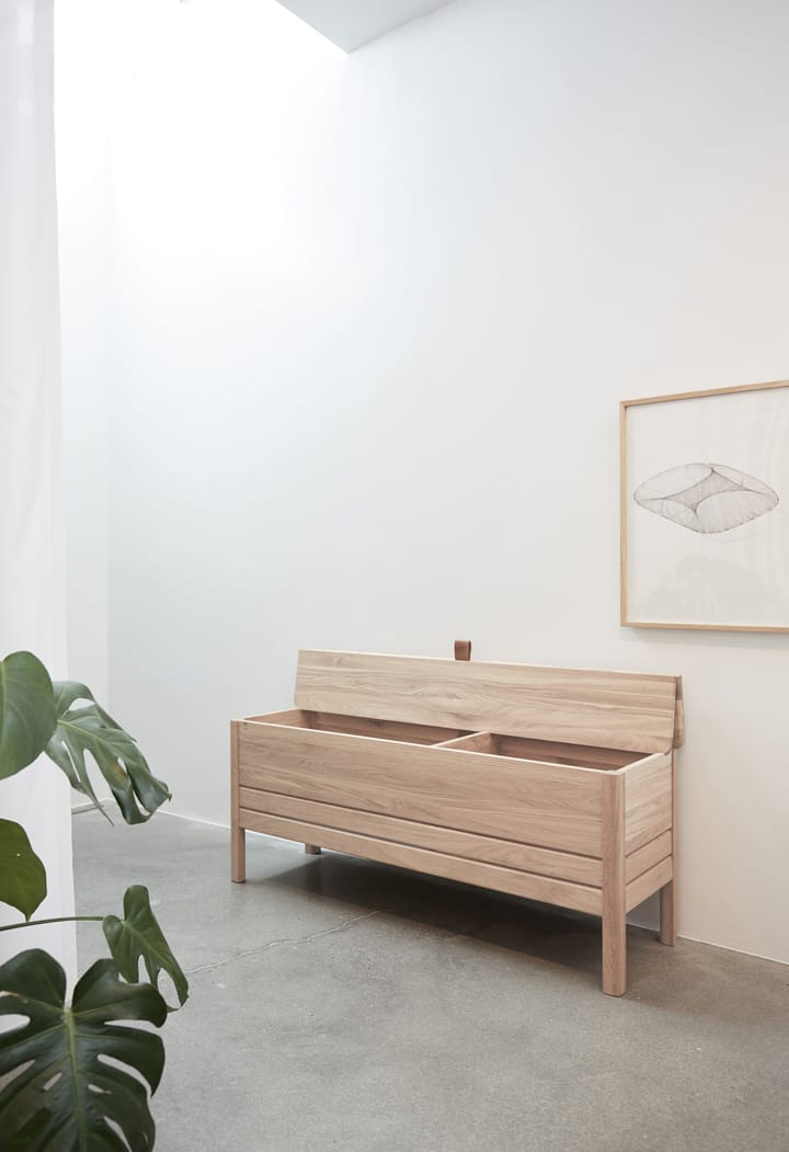 Banc de rangement A Line 111 cm, Chêne blanc Form & Refine