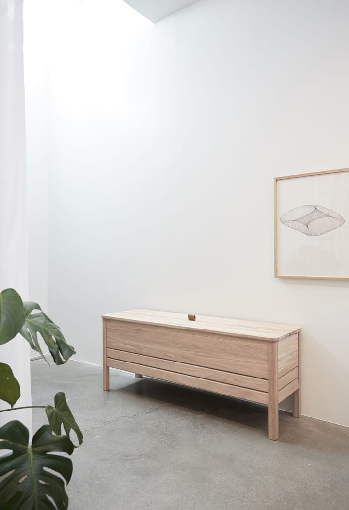 Banc de rangement A Line 111 cm, Chêne blanc Form & Refine