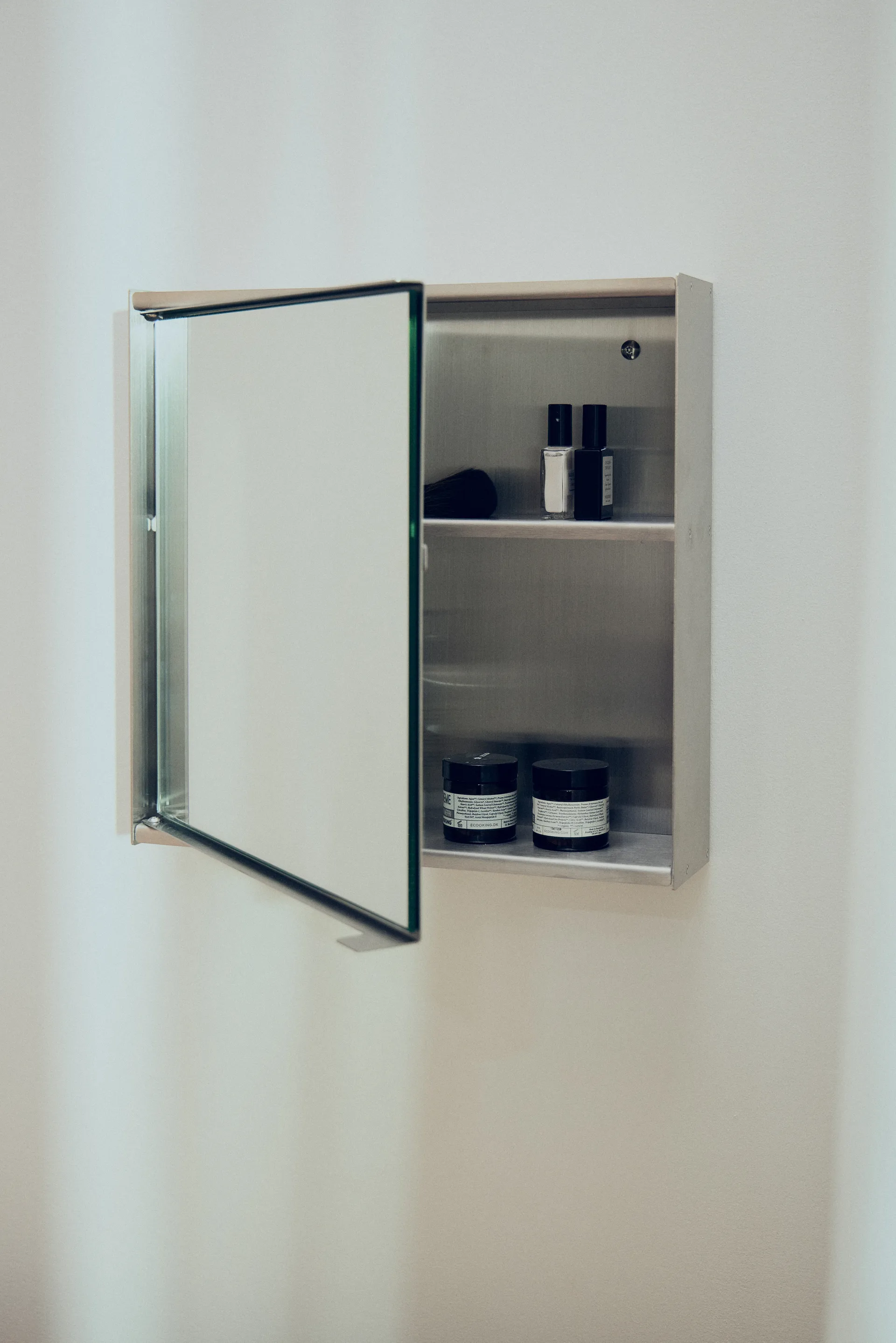 Meuble miroir Taper, 40x40x13 cm Form & Refine