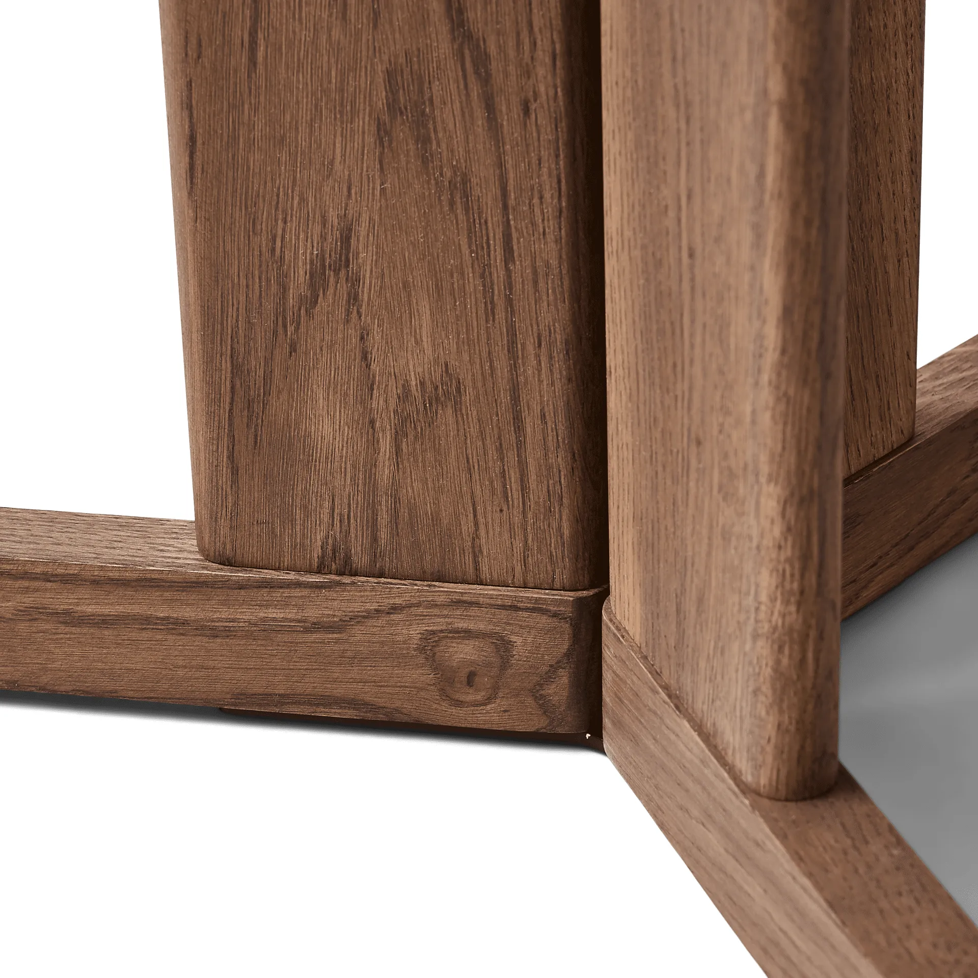 Table à manger Trefoil Ø75 cm, Chêne fumé Form & Refine