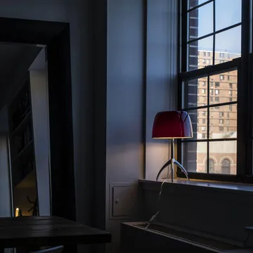 Lampe de table Lumiere Grande Dimbar - rouge cerise, champagne - Foscarini